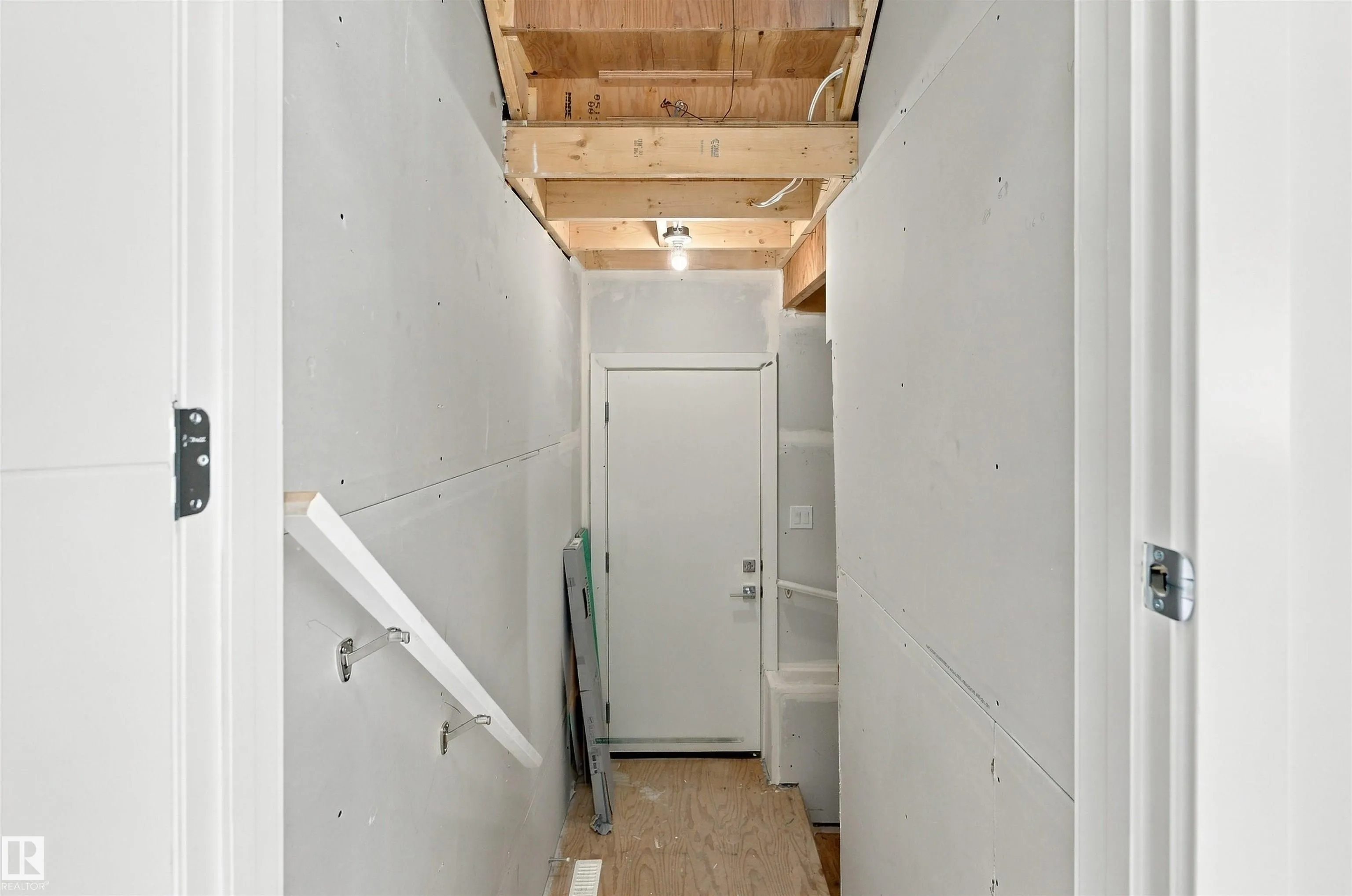 3824 39 St