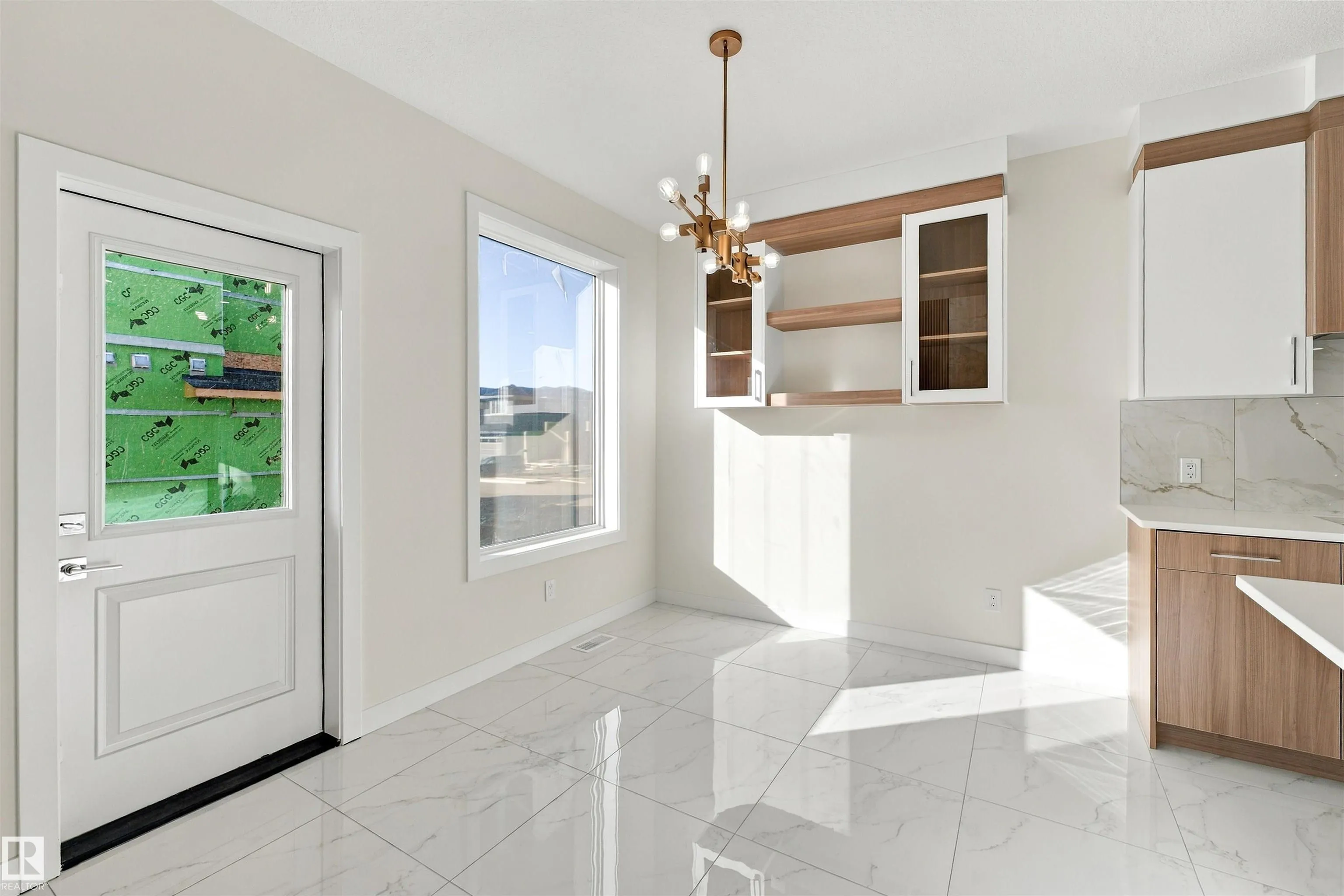 3824 39 St