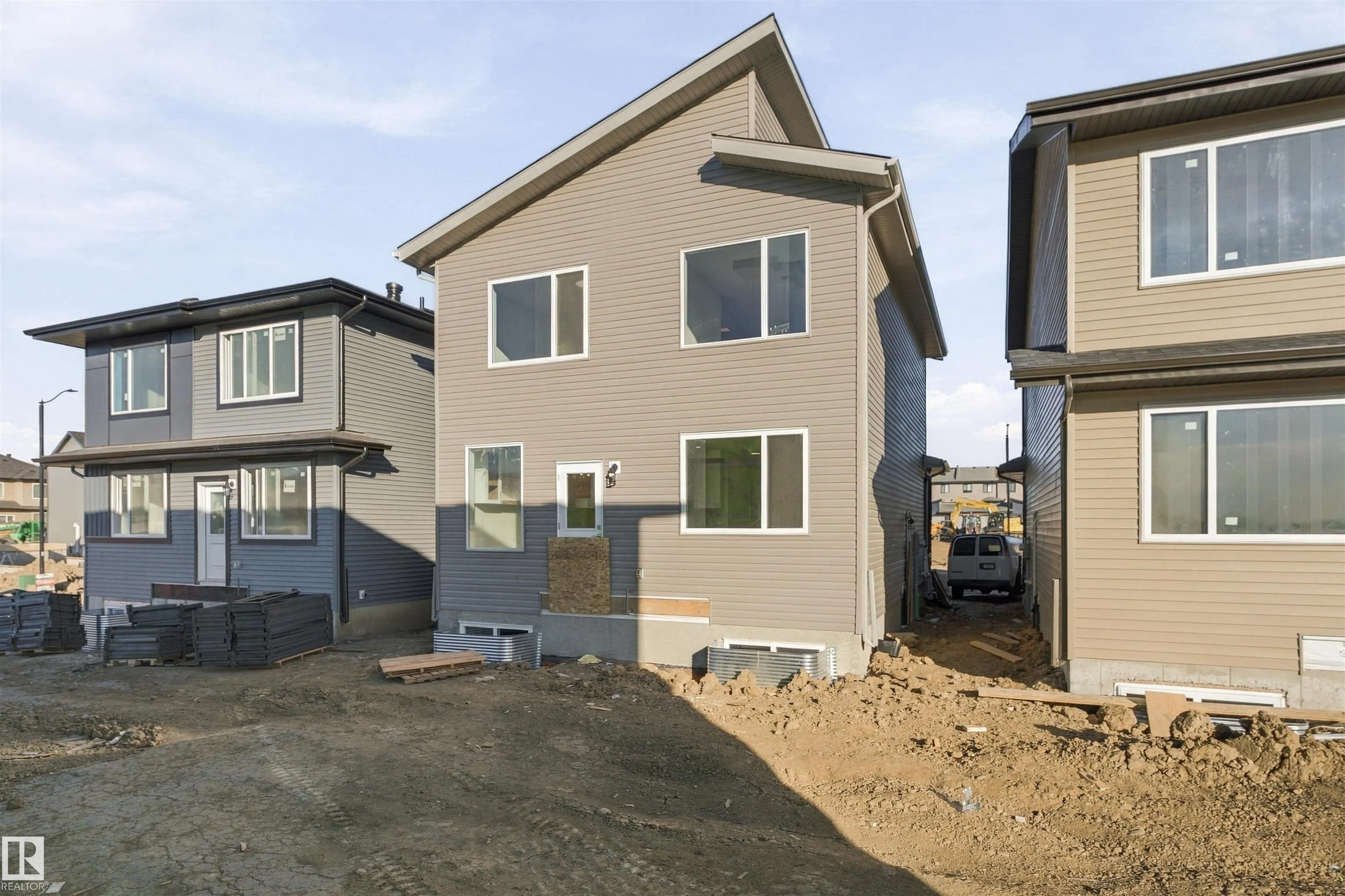 3824 39 St