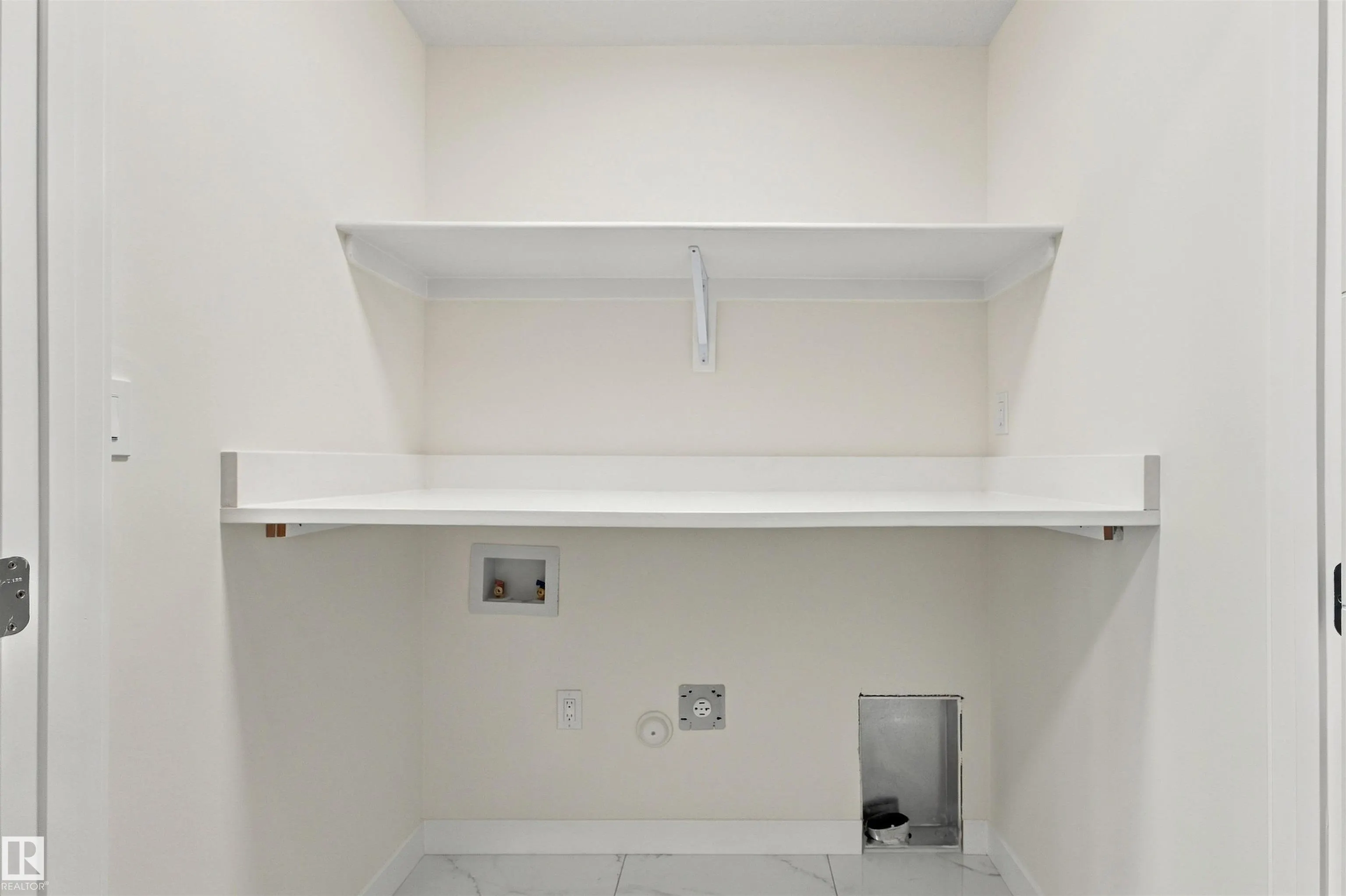 3824 39 St