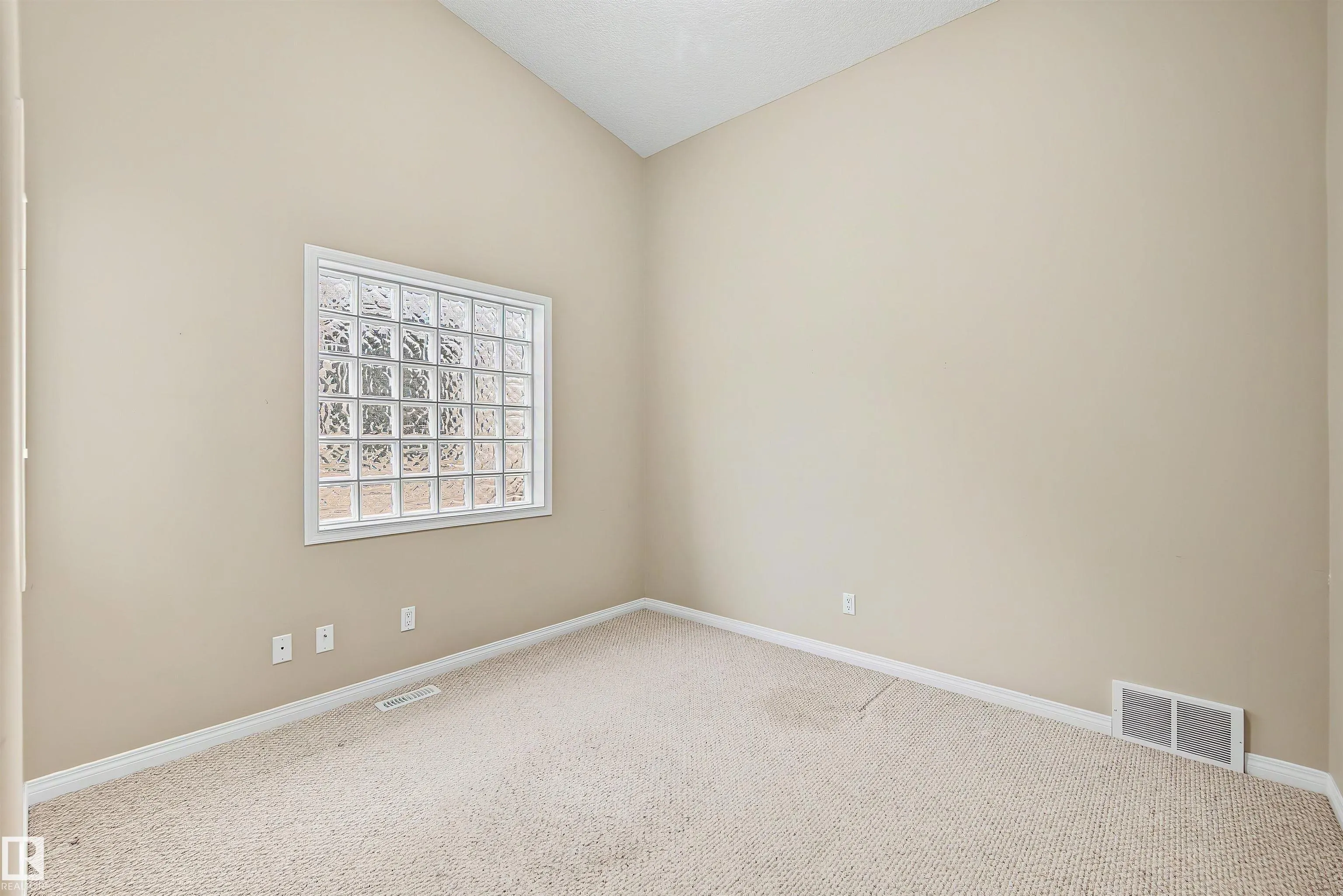 2031 BRENNAN Crescent