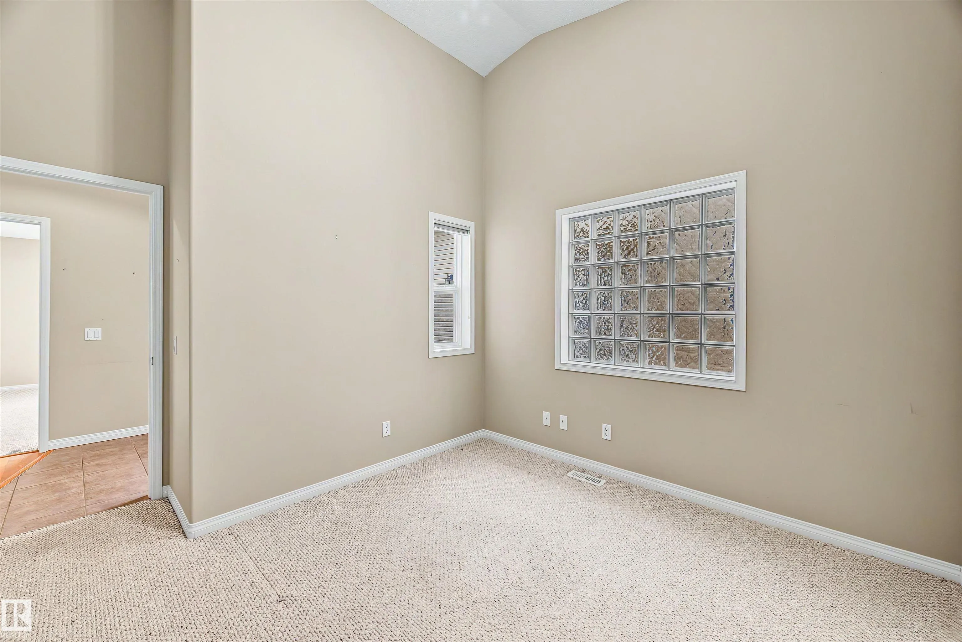 2031 BRENNAN Crescent