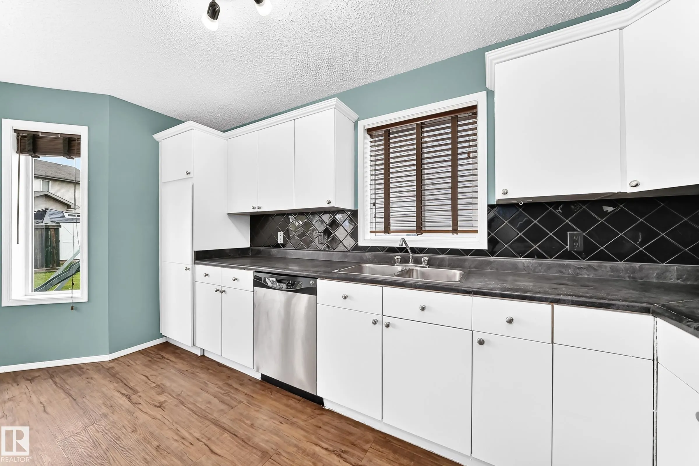 8 SPRUCE VILLAGE Way