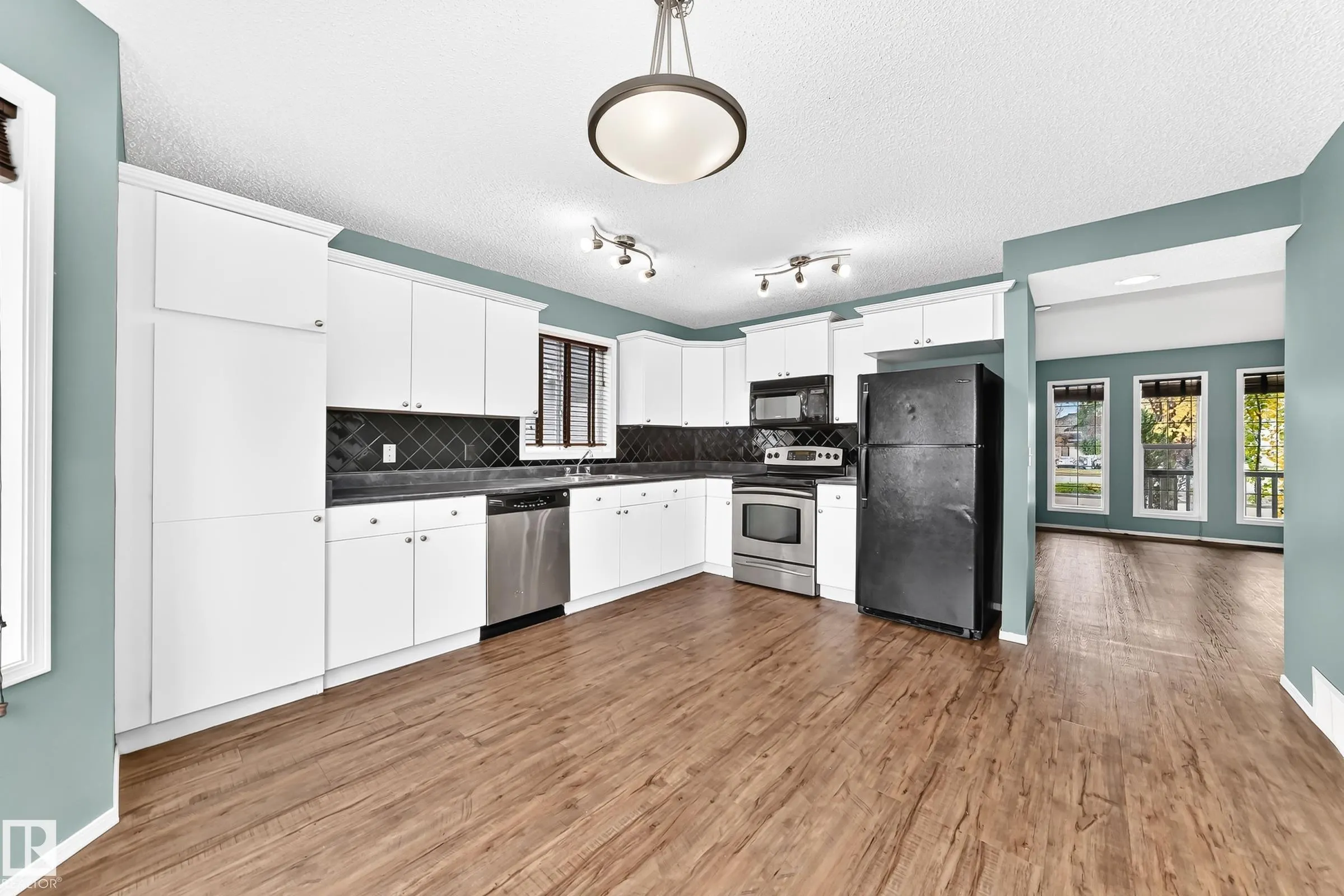 8 SPRUCE VILLAGE Way