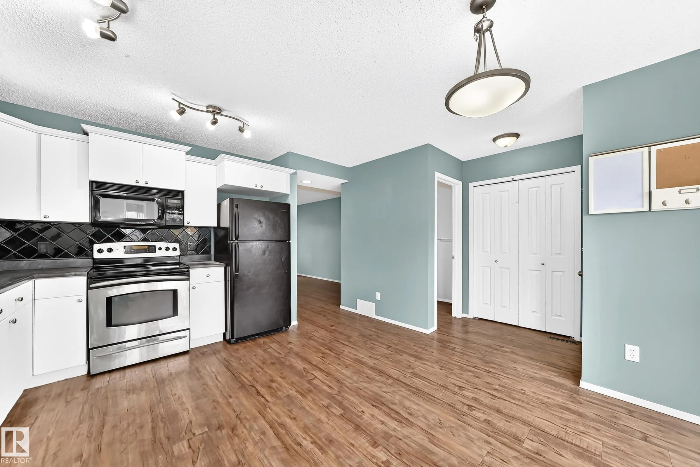 8 SPRUCE VILLAGE Way