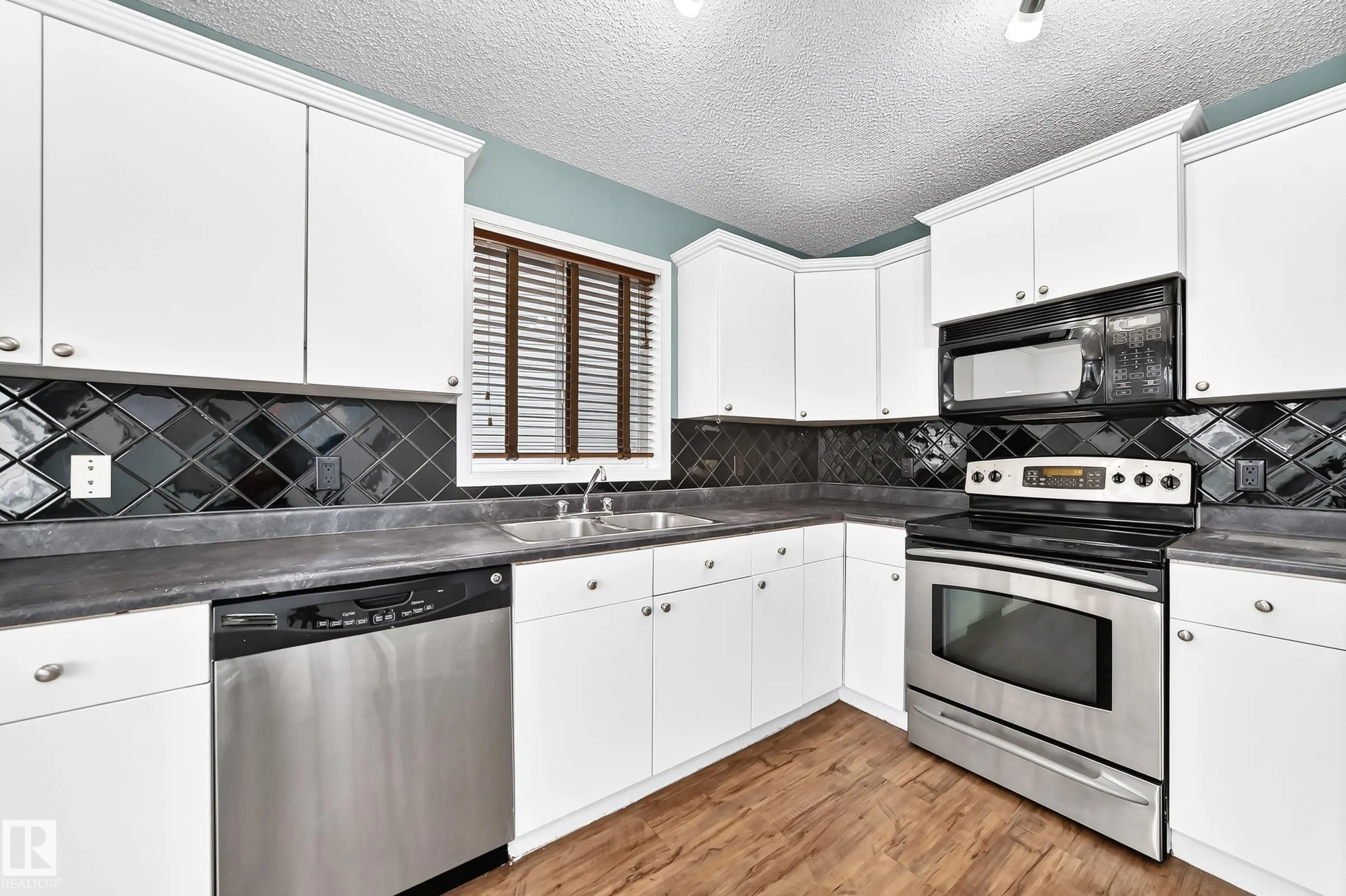 8 SPRUCE VILLAGE Way