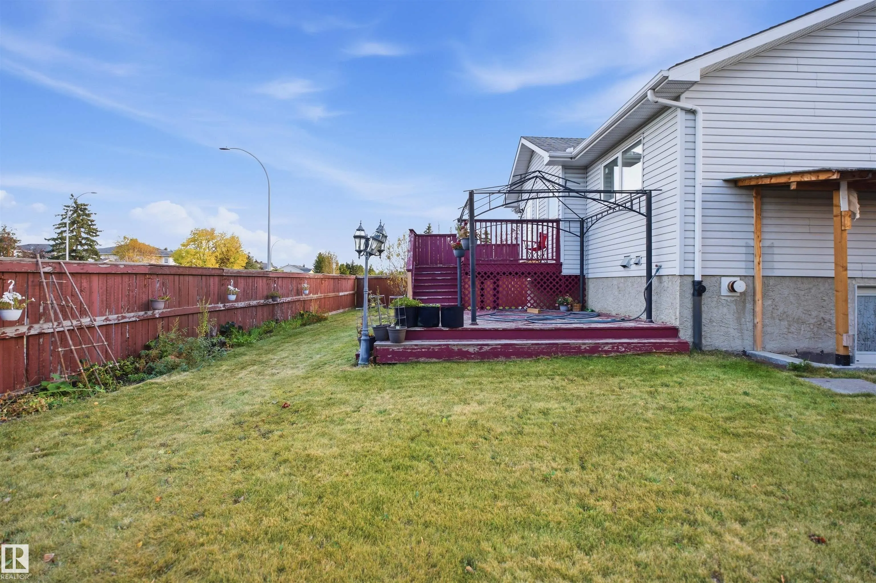 1737 KENSIT Place