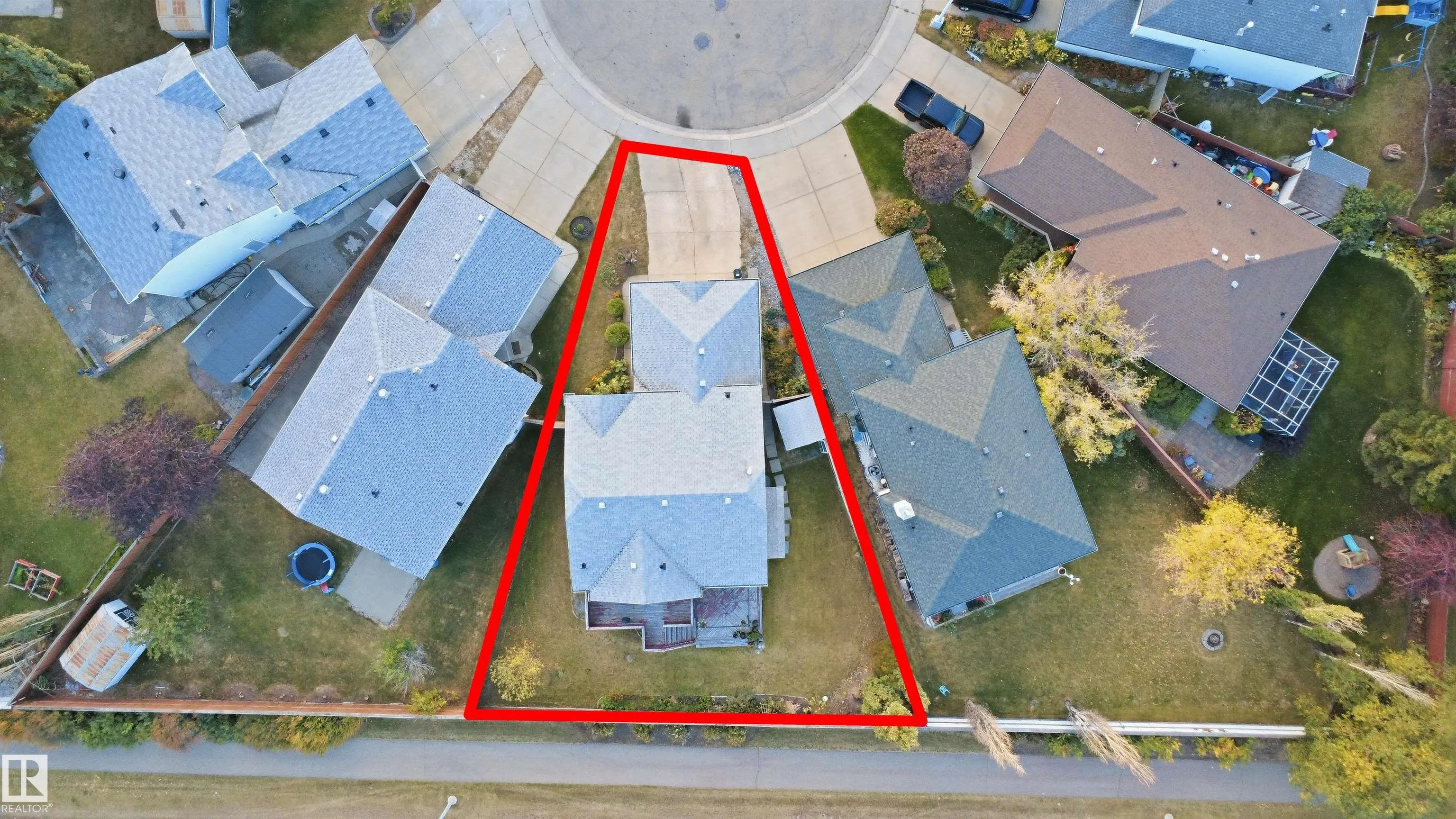 1737 KENSIT Place