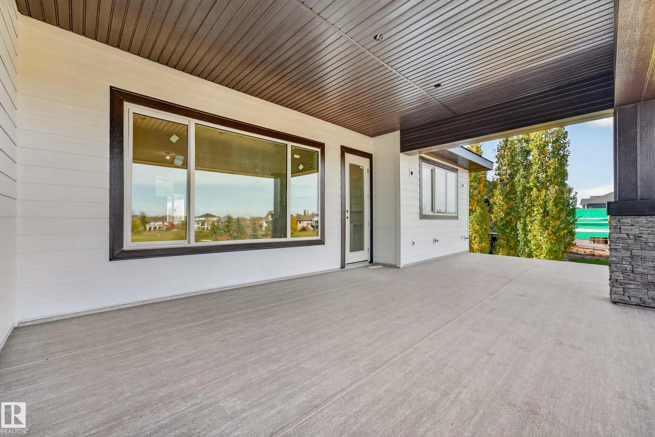 1050 GENESIS LAKE Boulevard