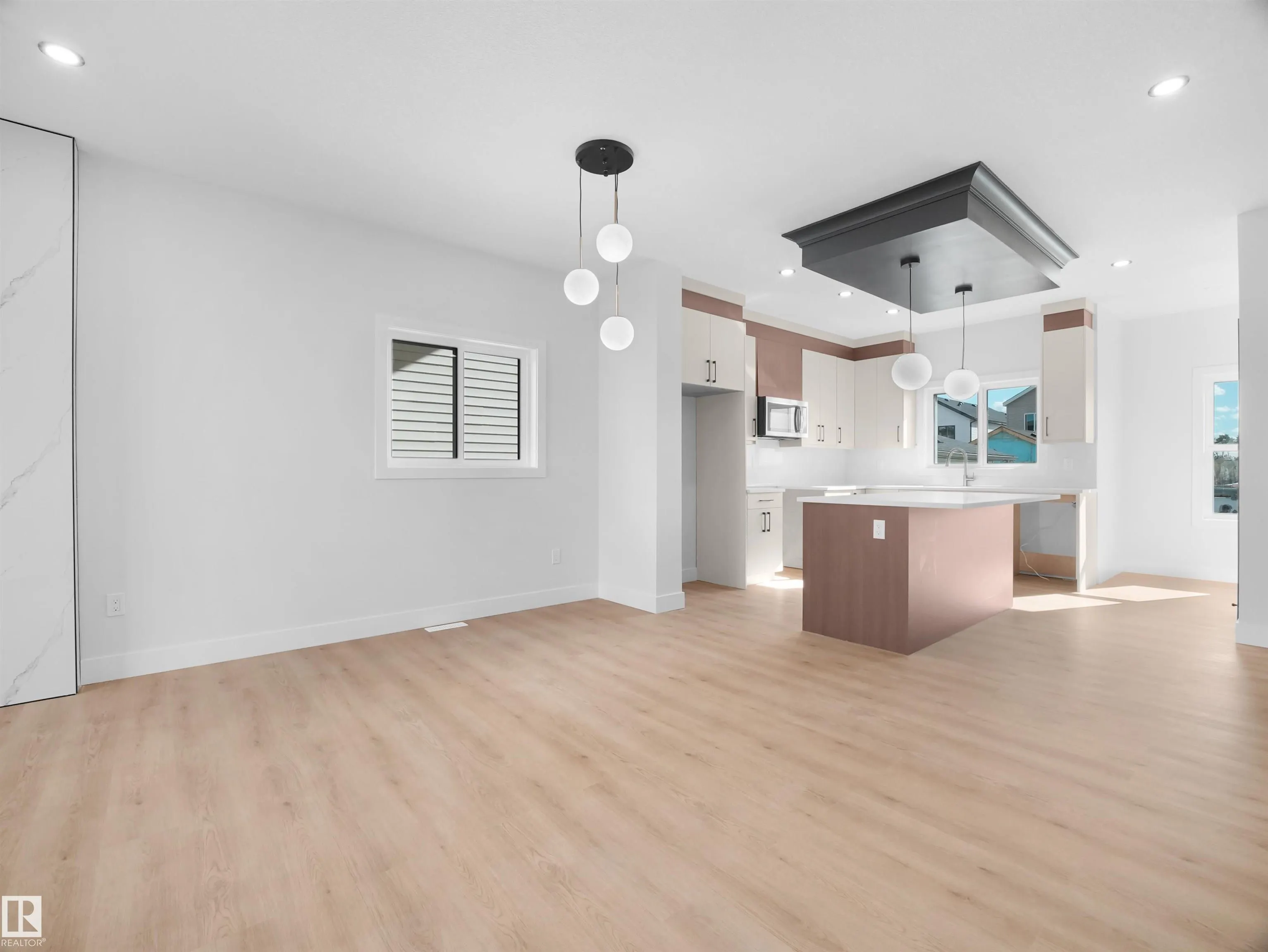 348 ROBERTS Wynd