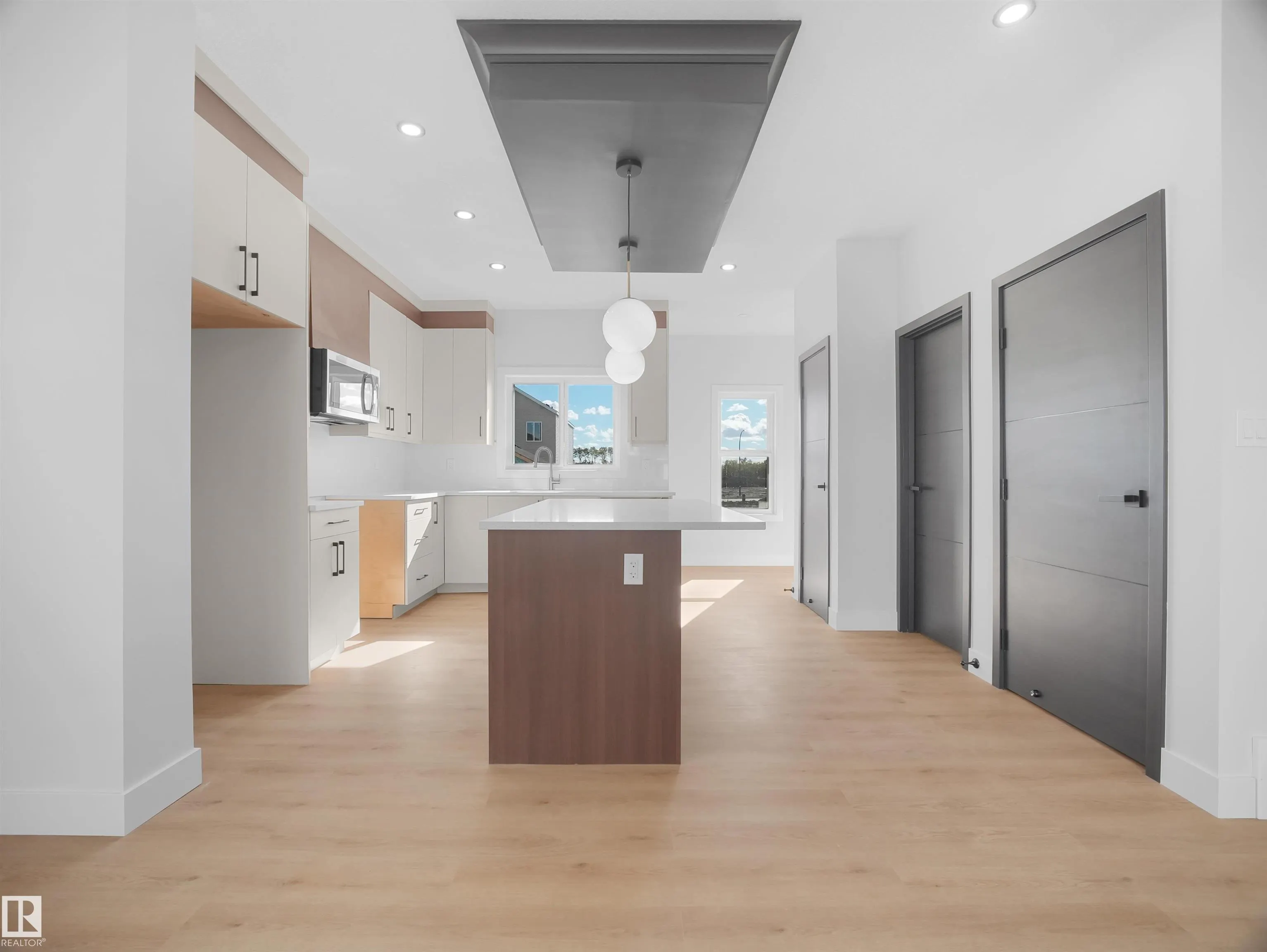 348 ROBERTS Wynd