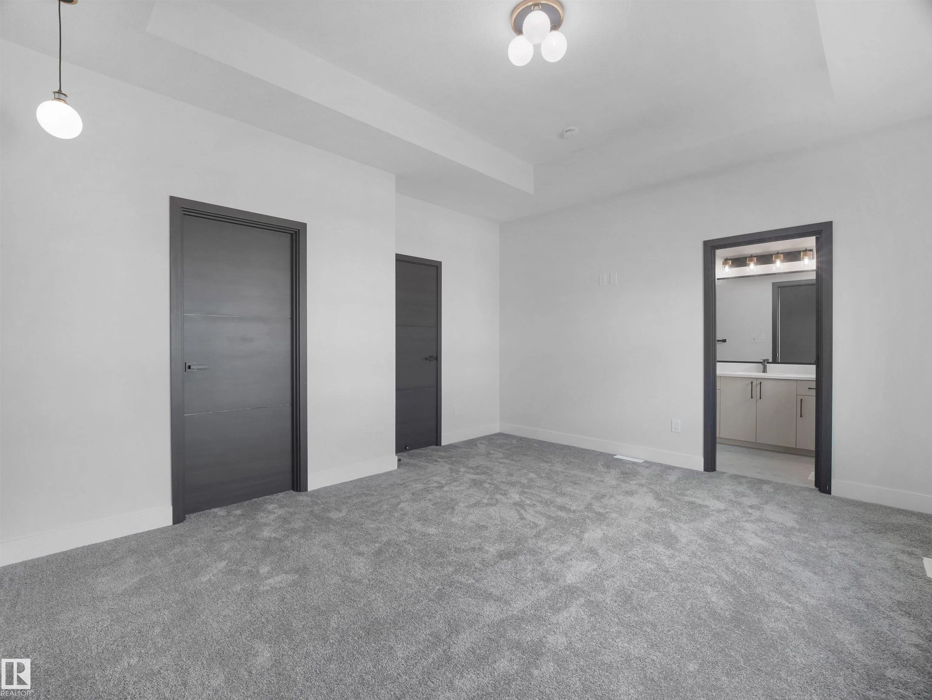 348 ROBERTS Wynd