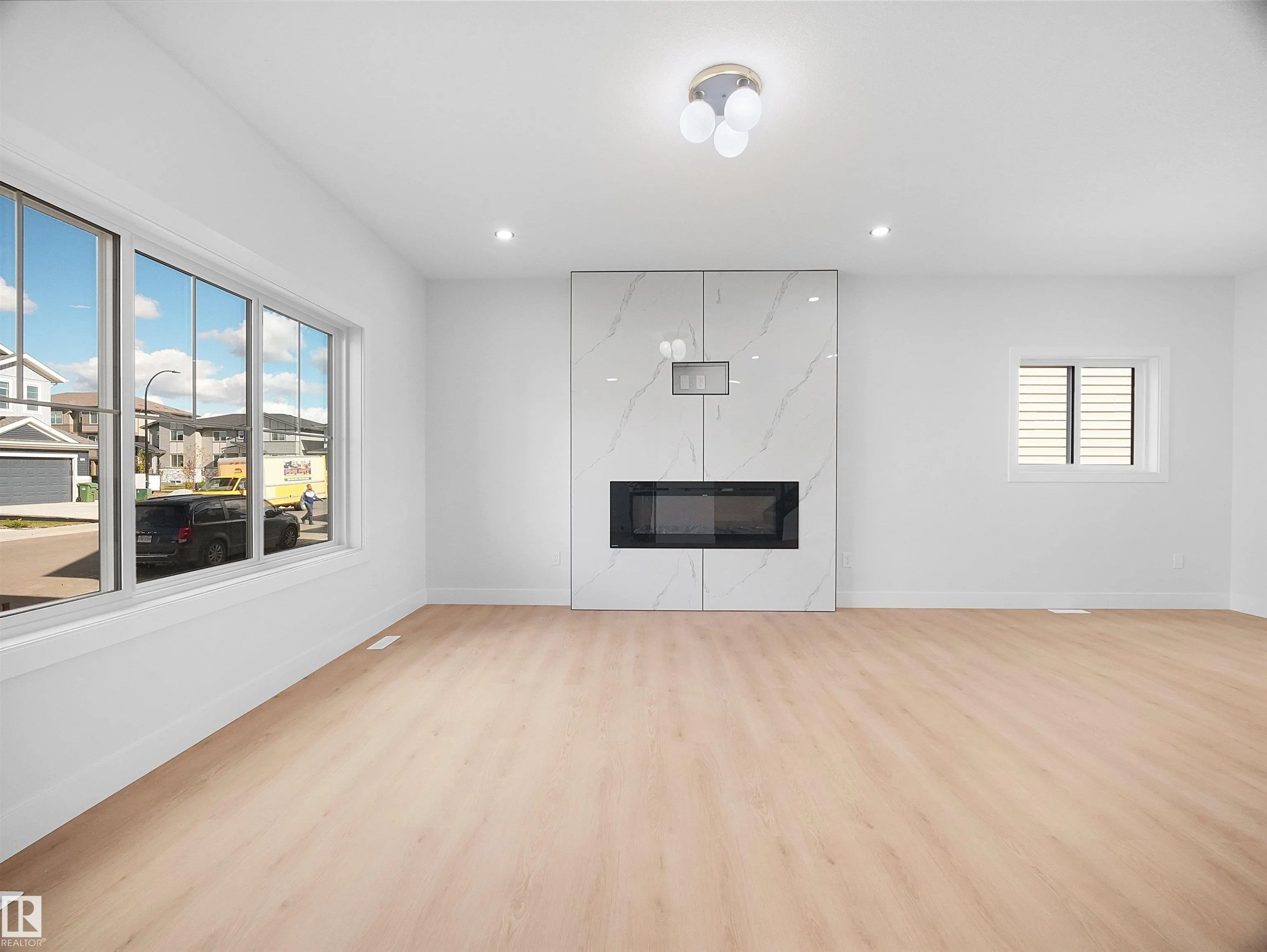 348 ROBERTS Wynd