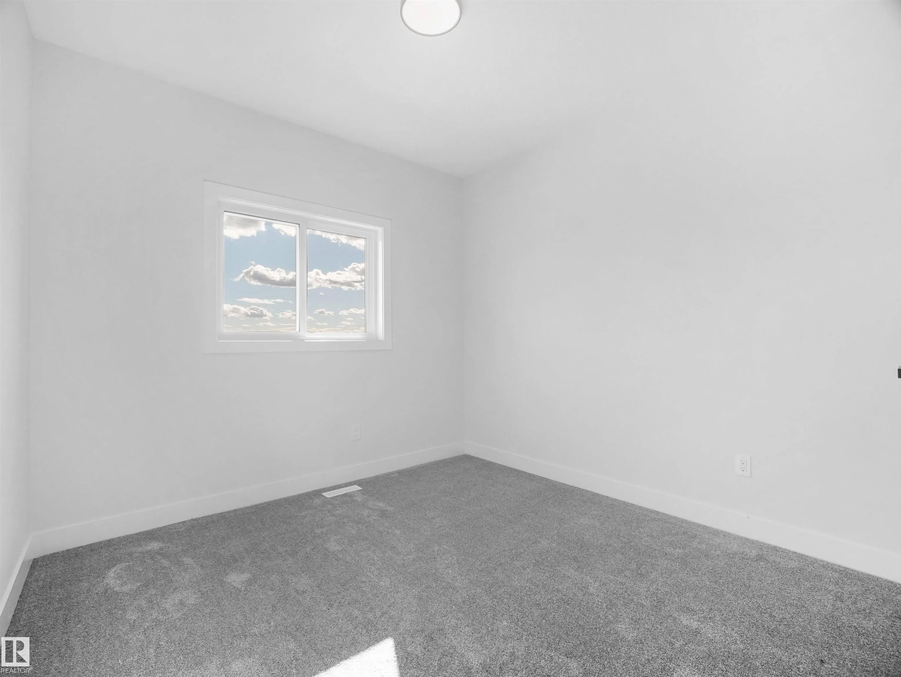 348 ROBERTS Wynd