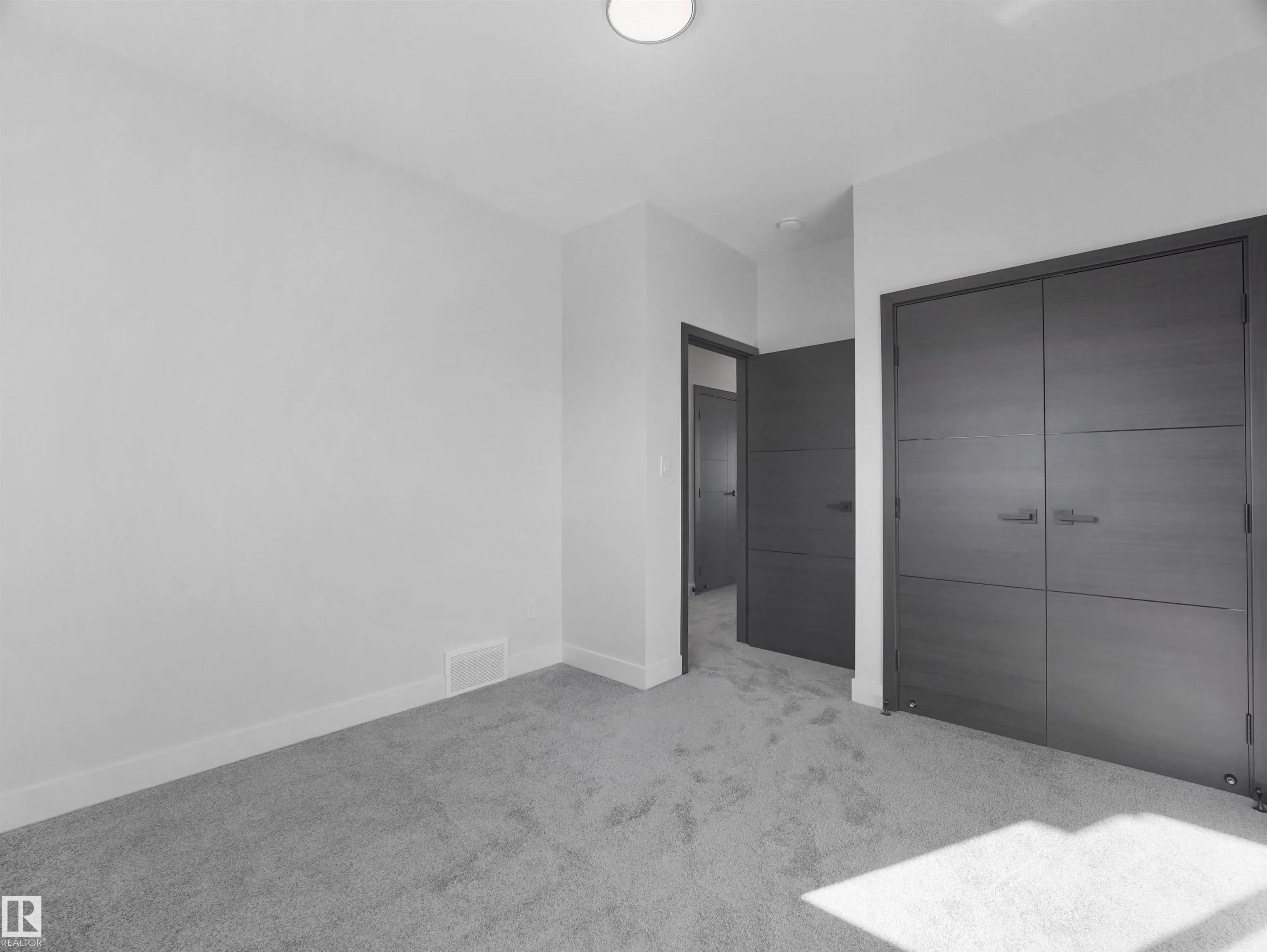 348 ROBERTS Wynd