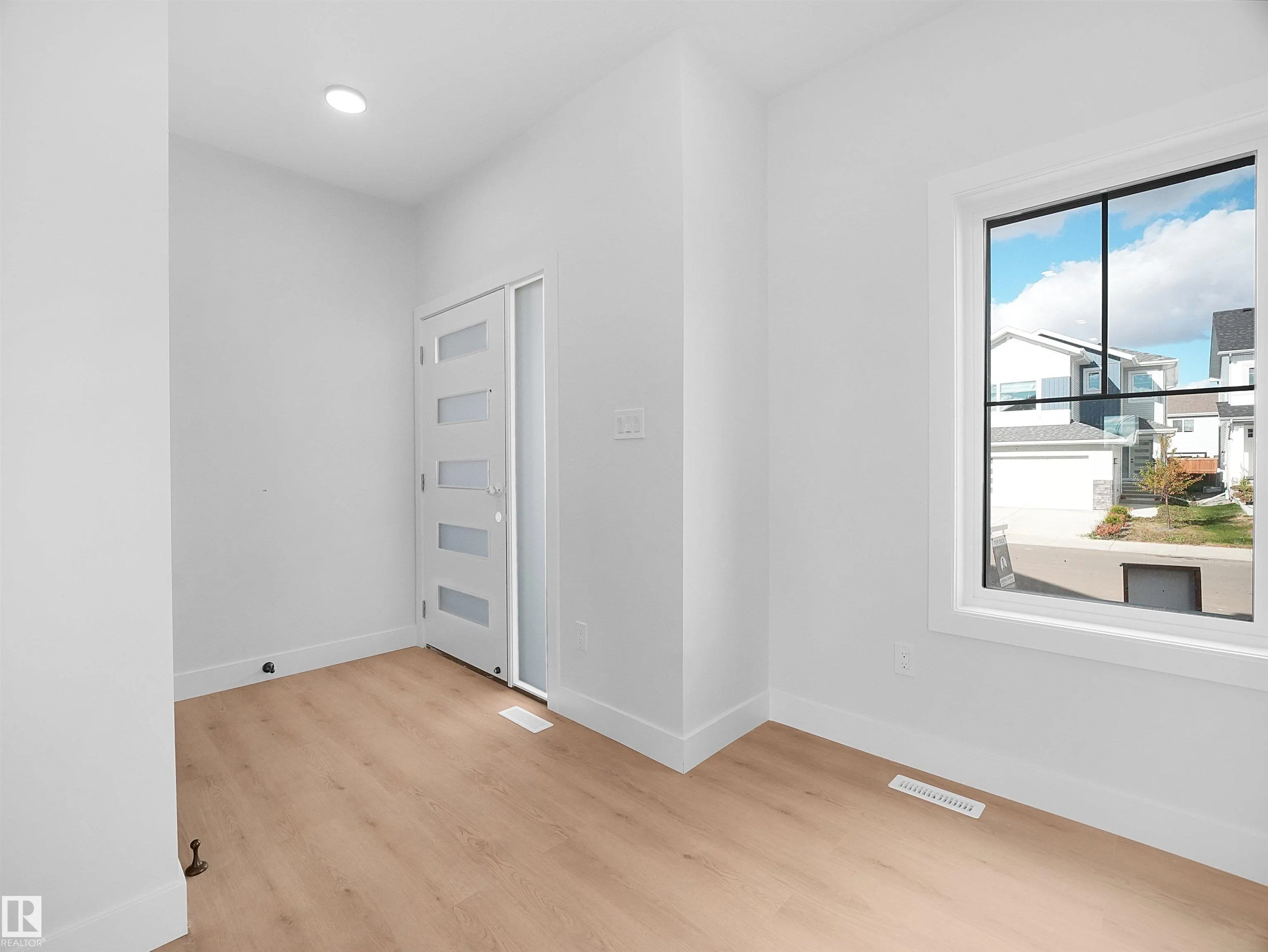 348 ROBERTS Wynd