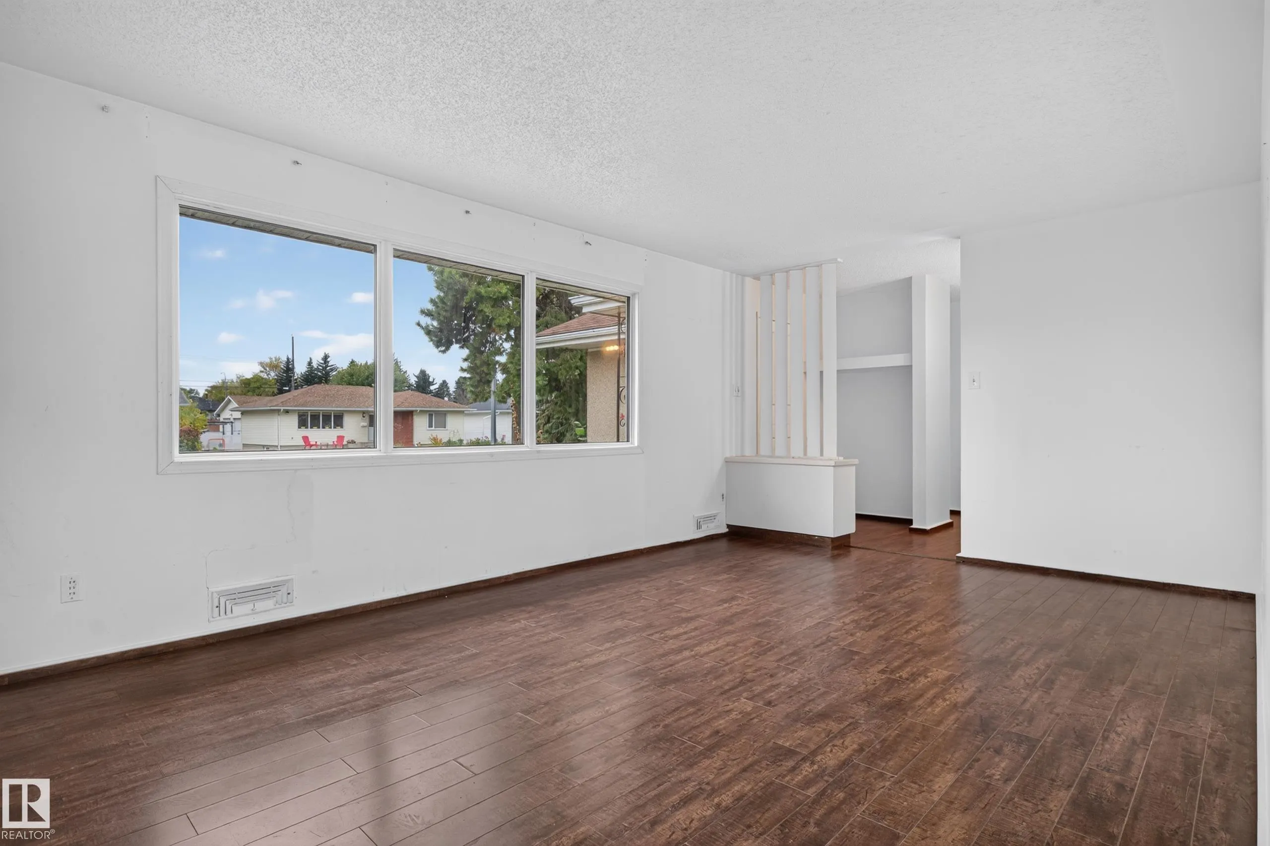 5504 105 Avenue
