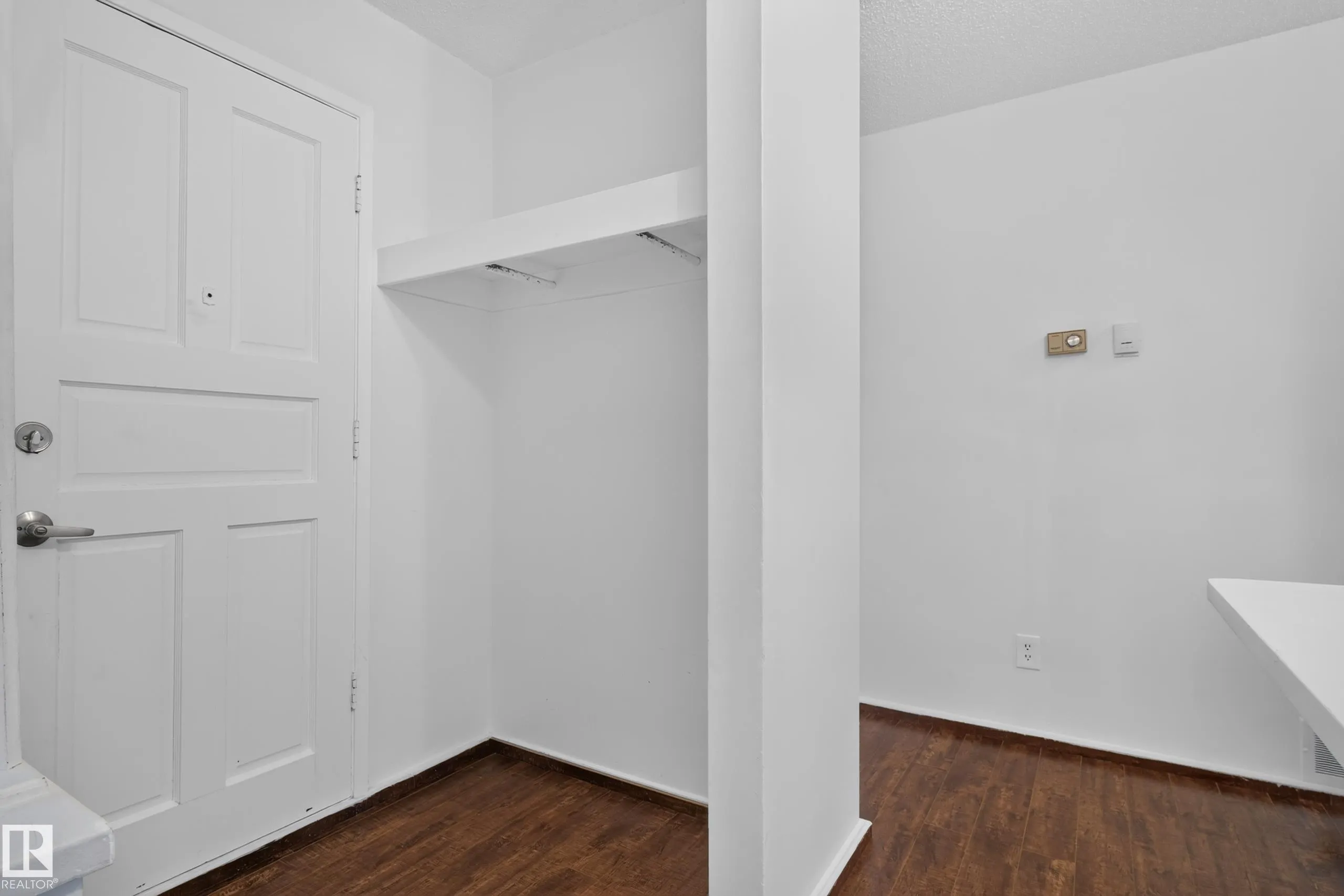5504 105 Avenue