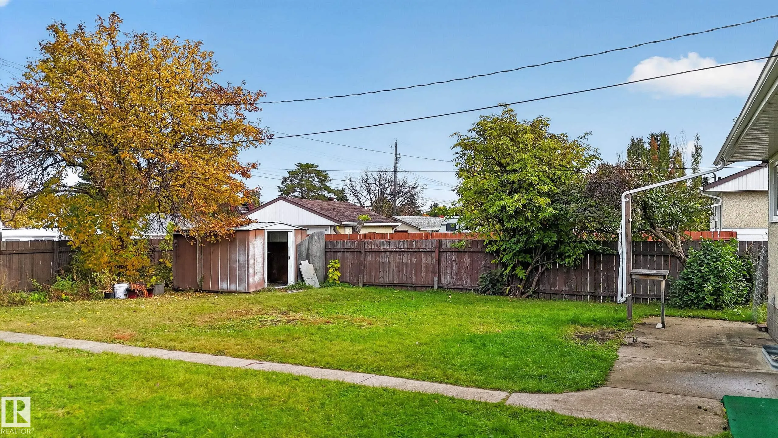 5504 105 Avenue