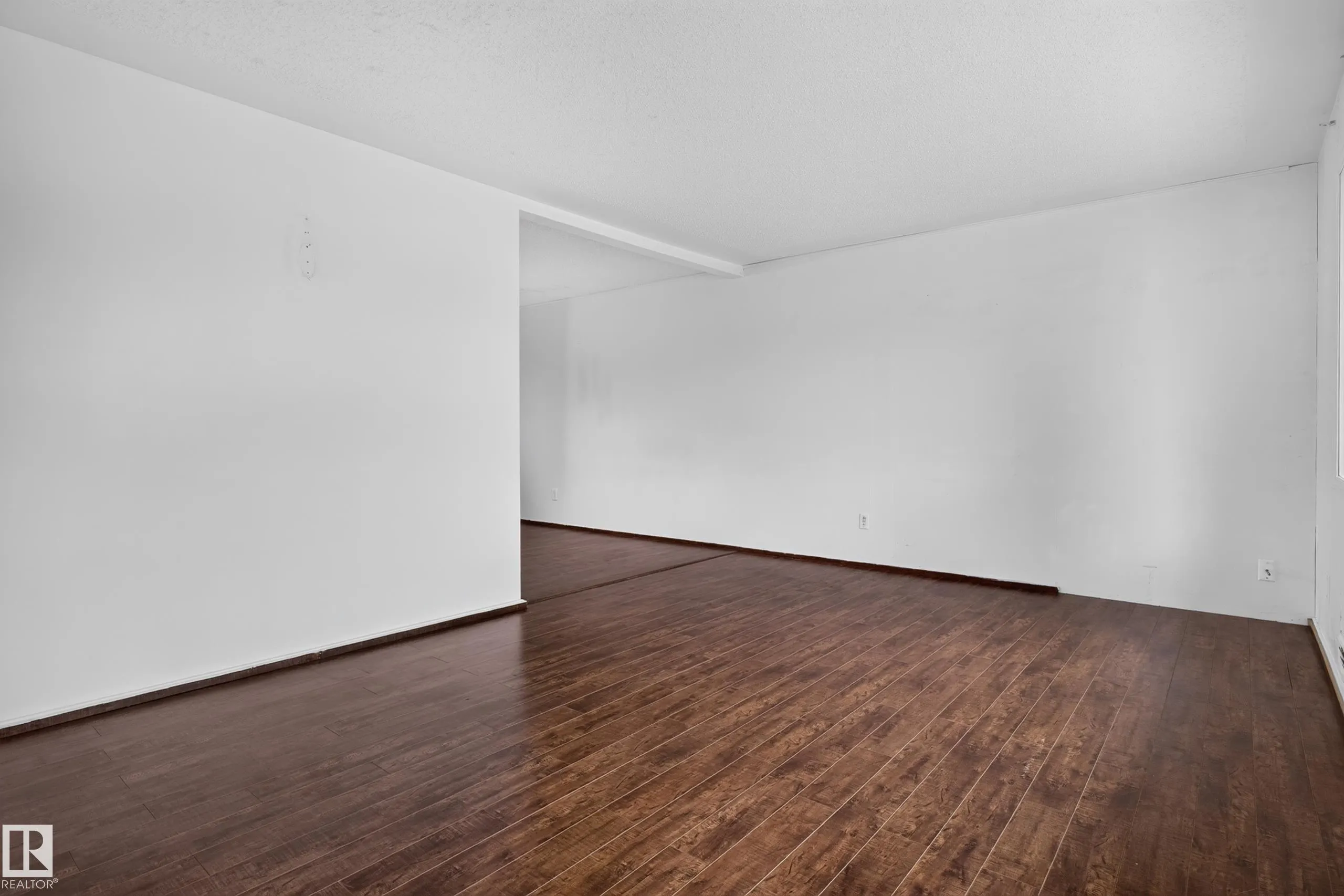 5504 105 Avenue