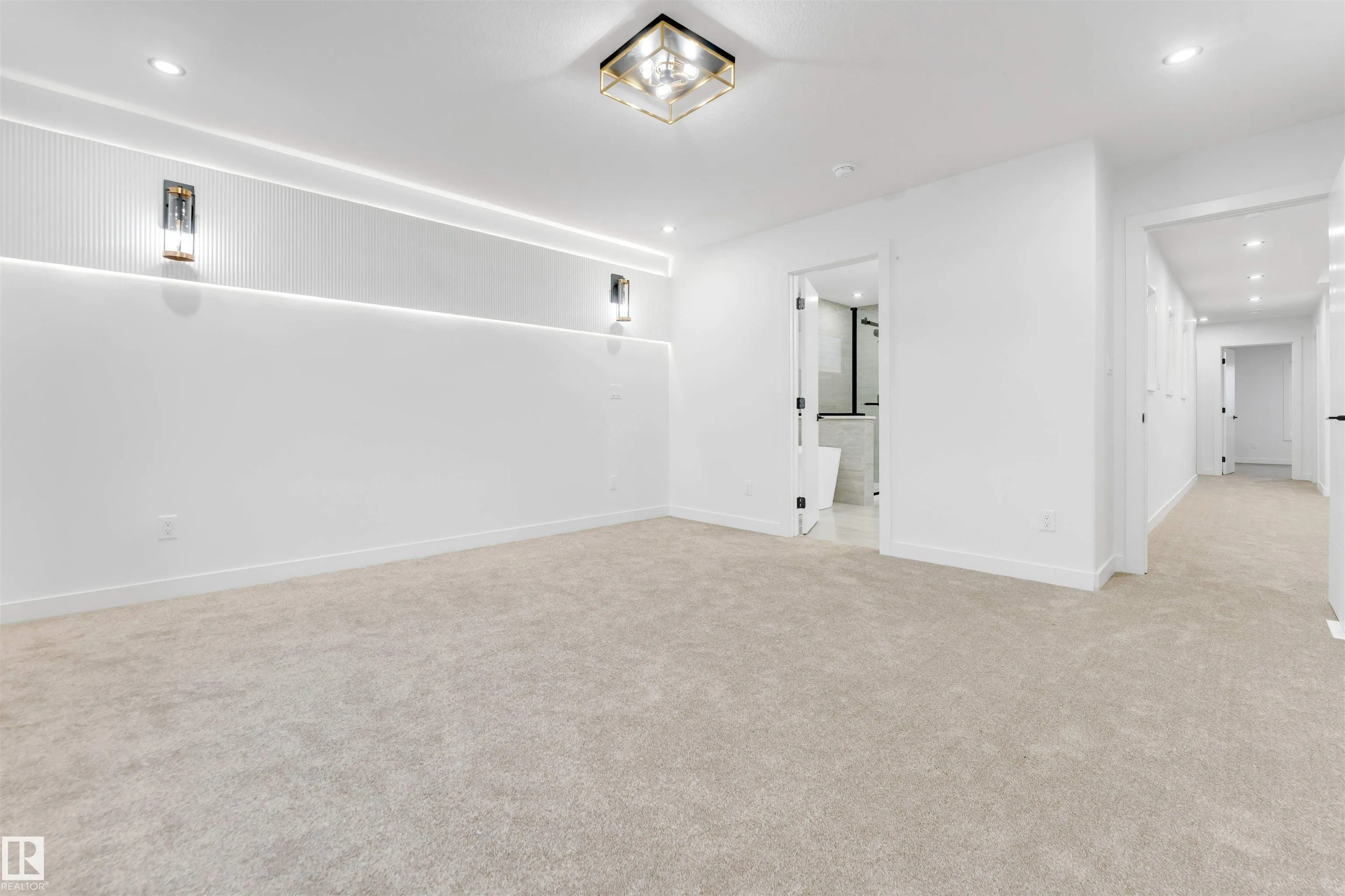 206 Falcon Crescent