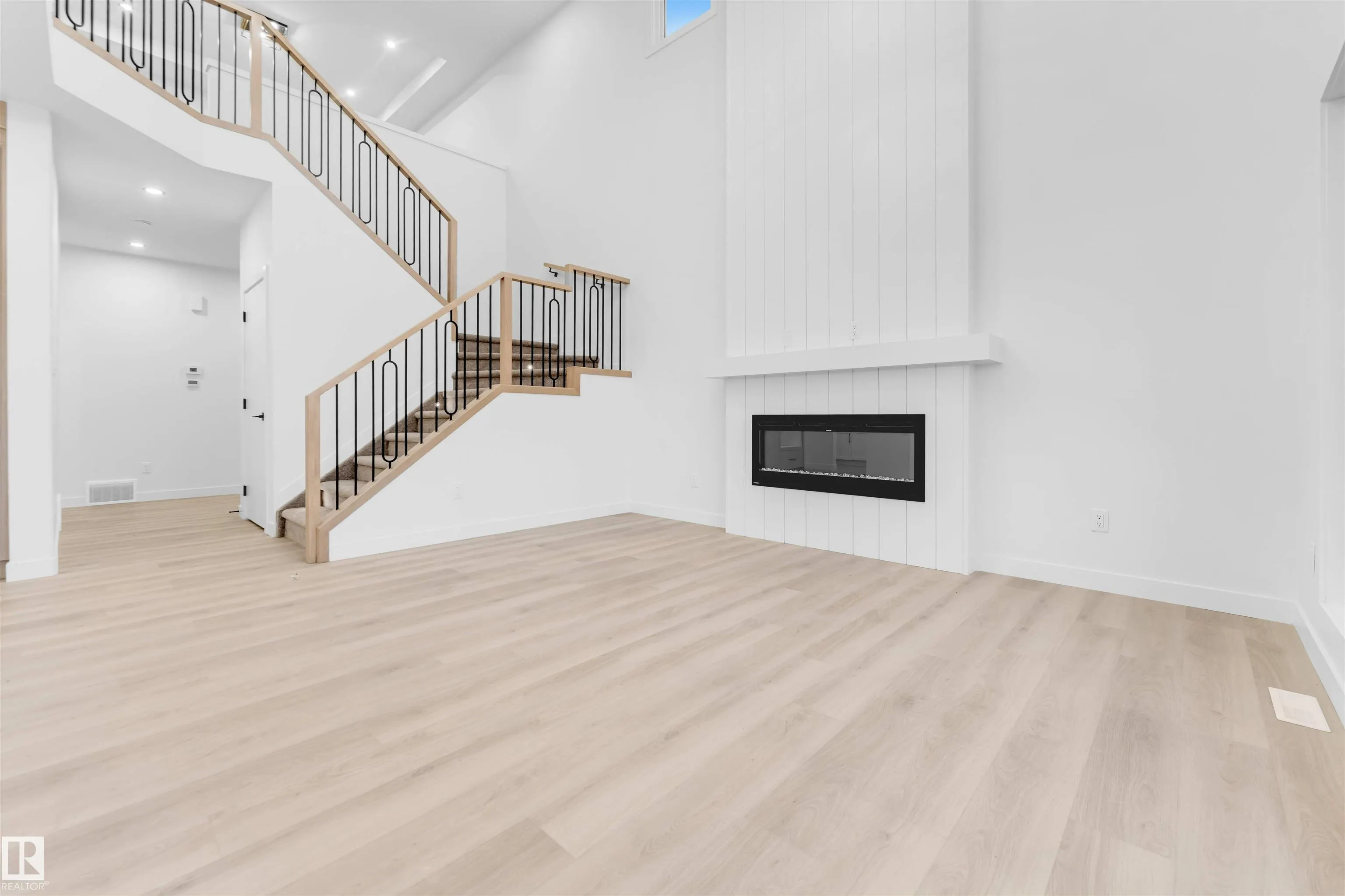 206 Falcon Crescent