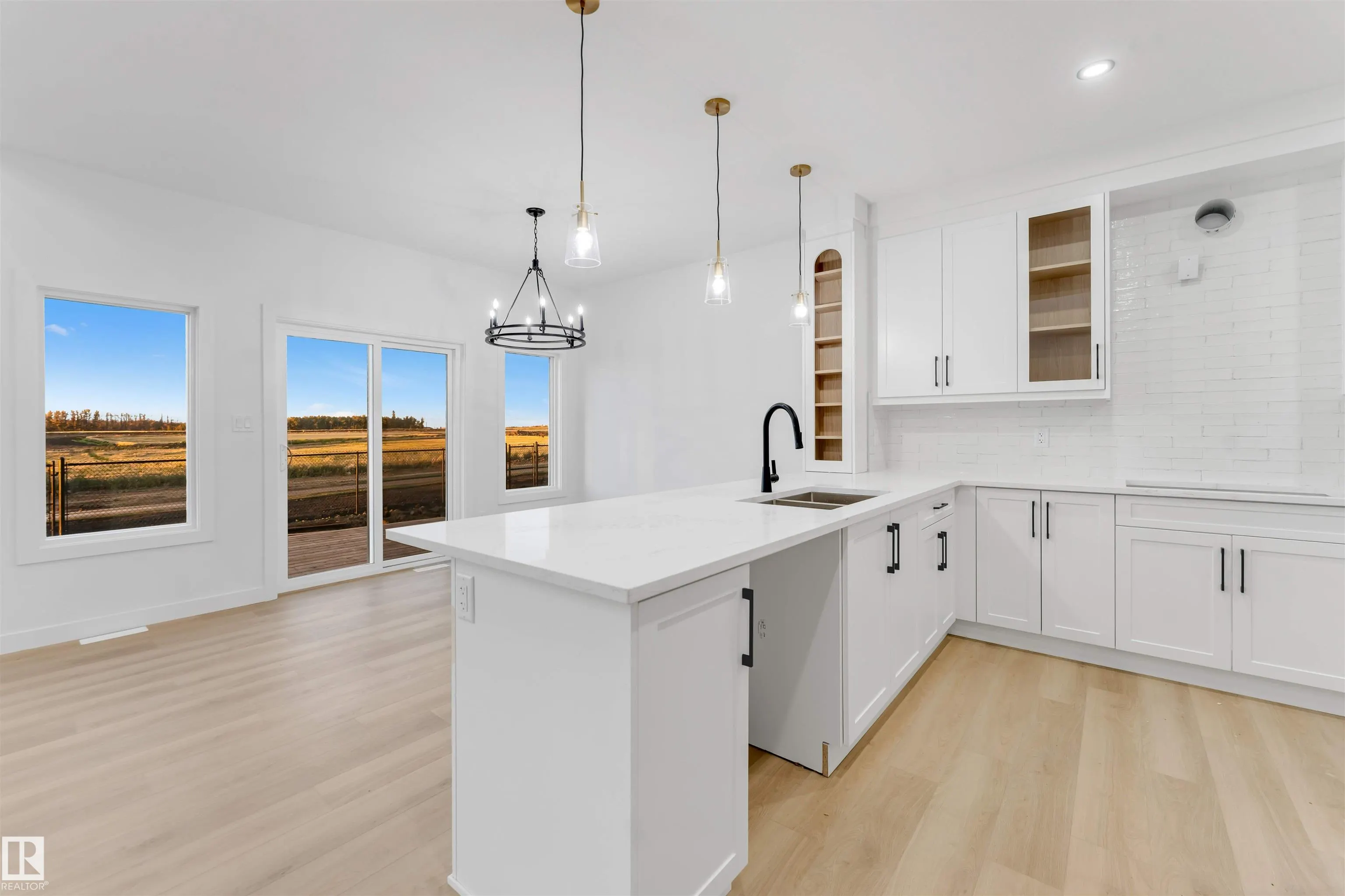 206 Falcon Crescent