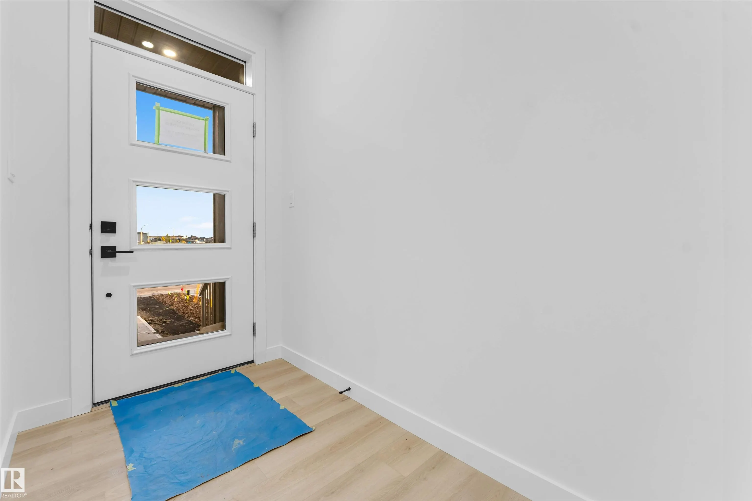 206 Falcon Crescent