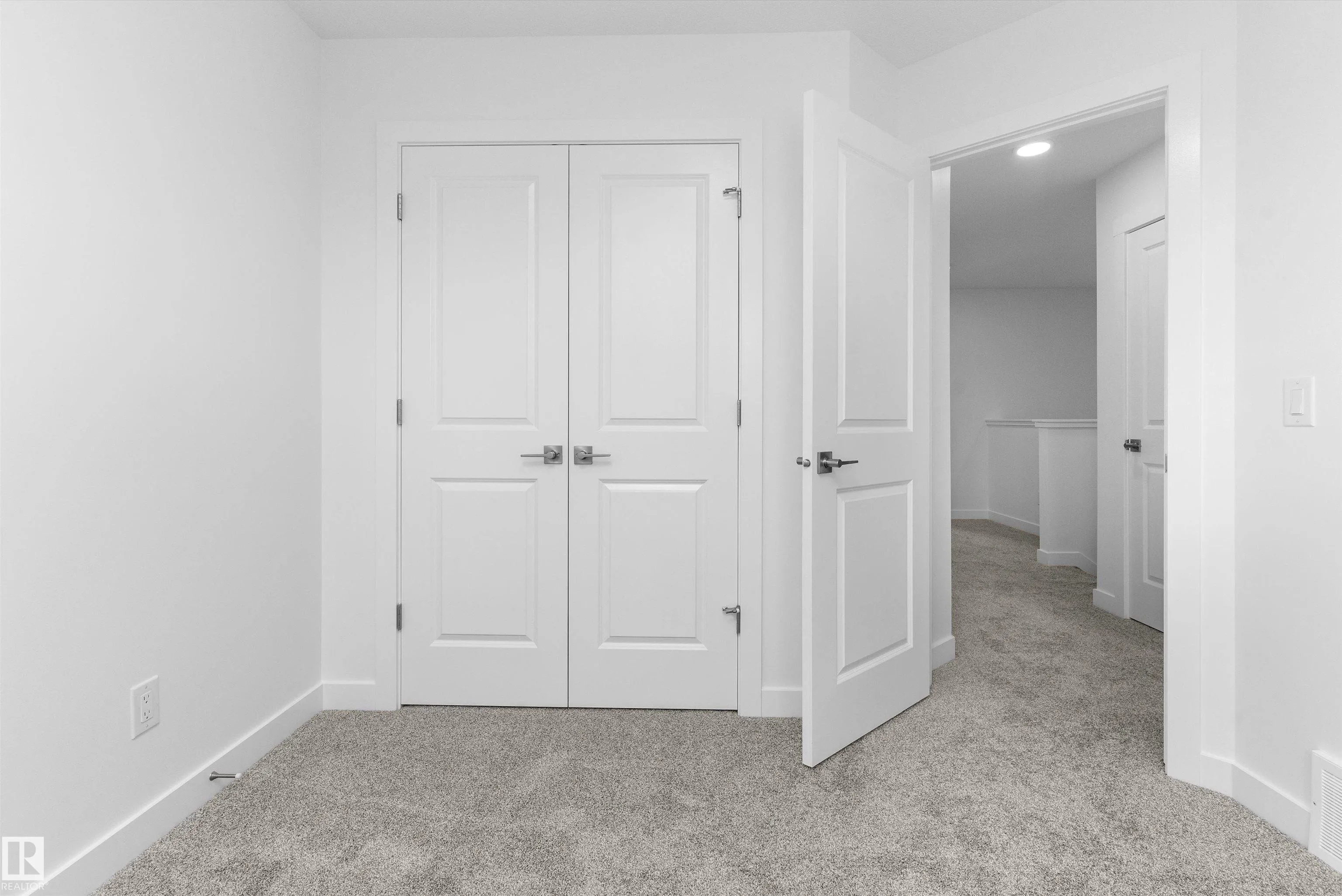 1058 CRISTALL Crescent