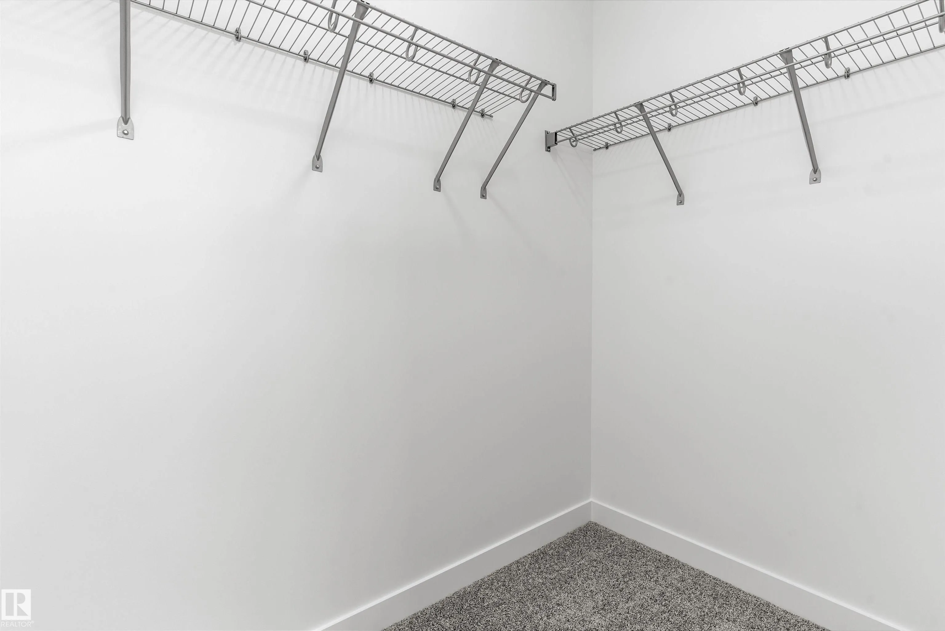 1058 CRISTALL Crescent