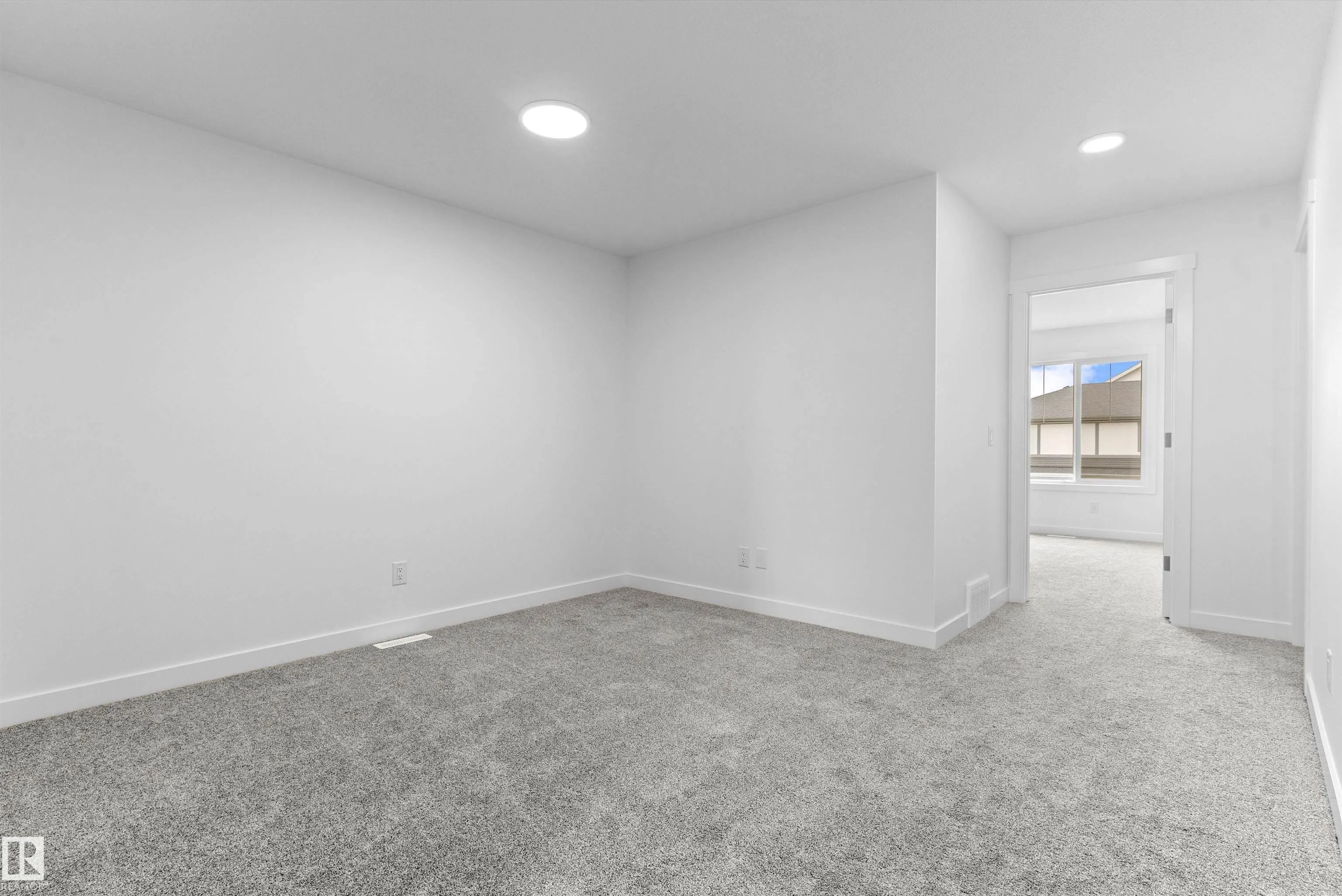 1058 CRISTALL Crescent