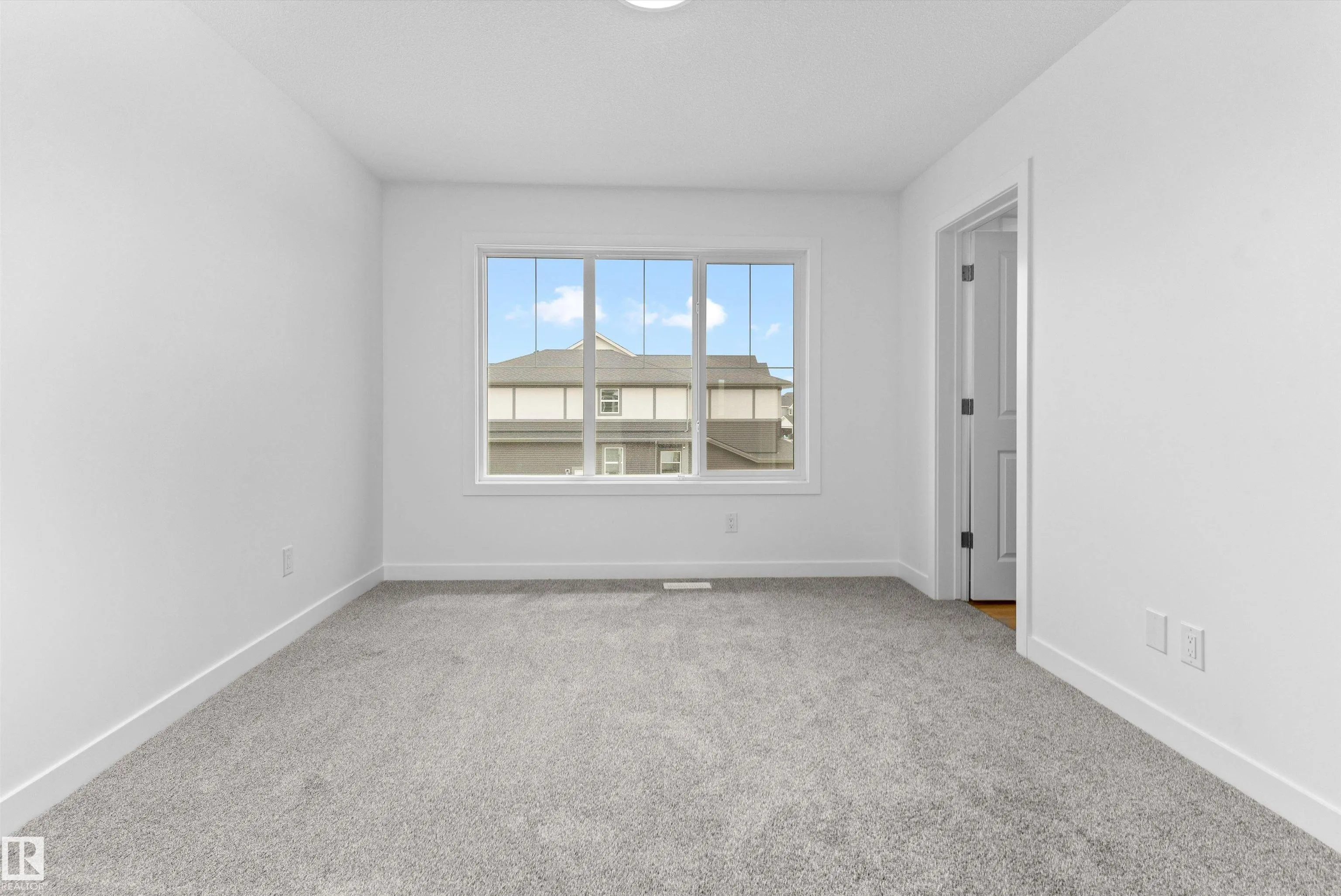 1058 CRISTALL Crescent