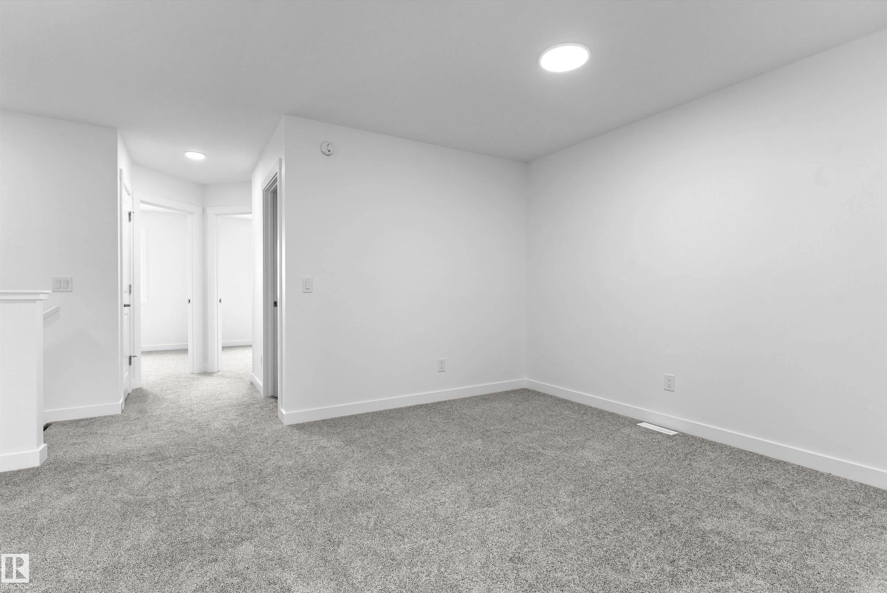 1058 CRISTALL Crescent