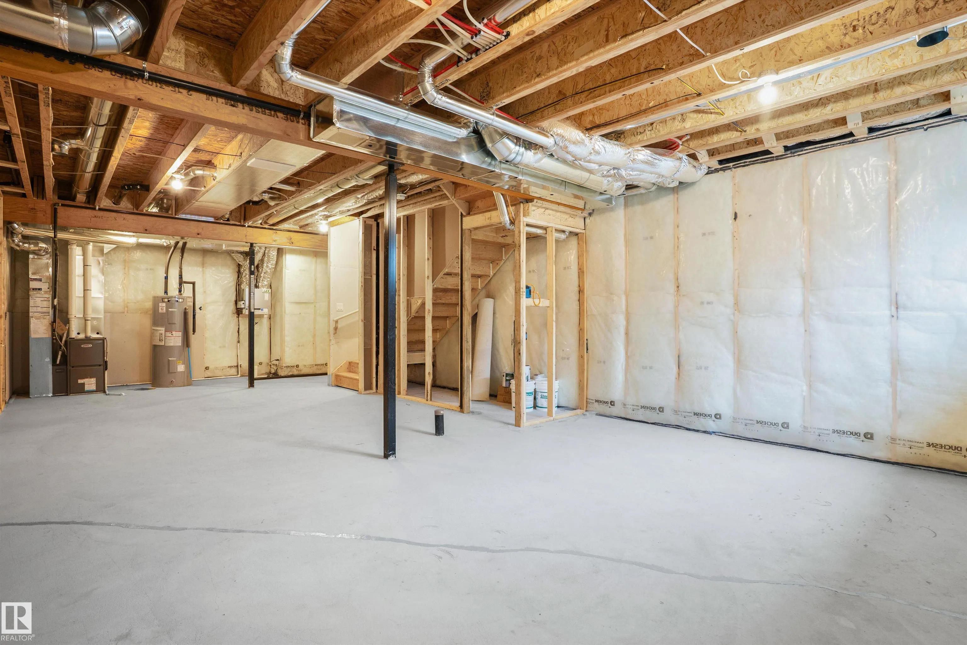 1058 CRISTALL Crescent