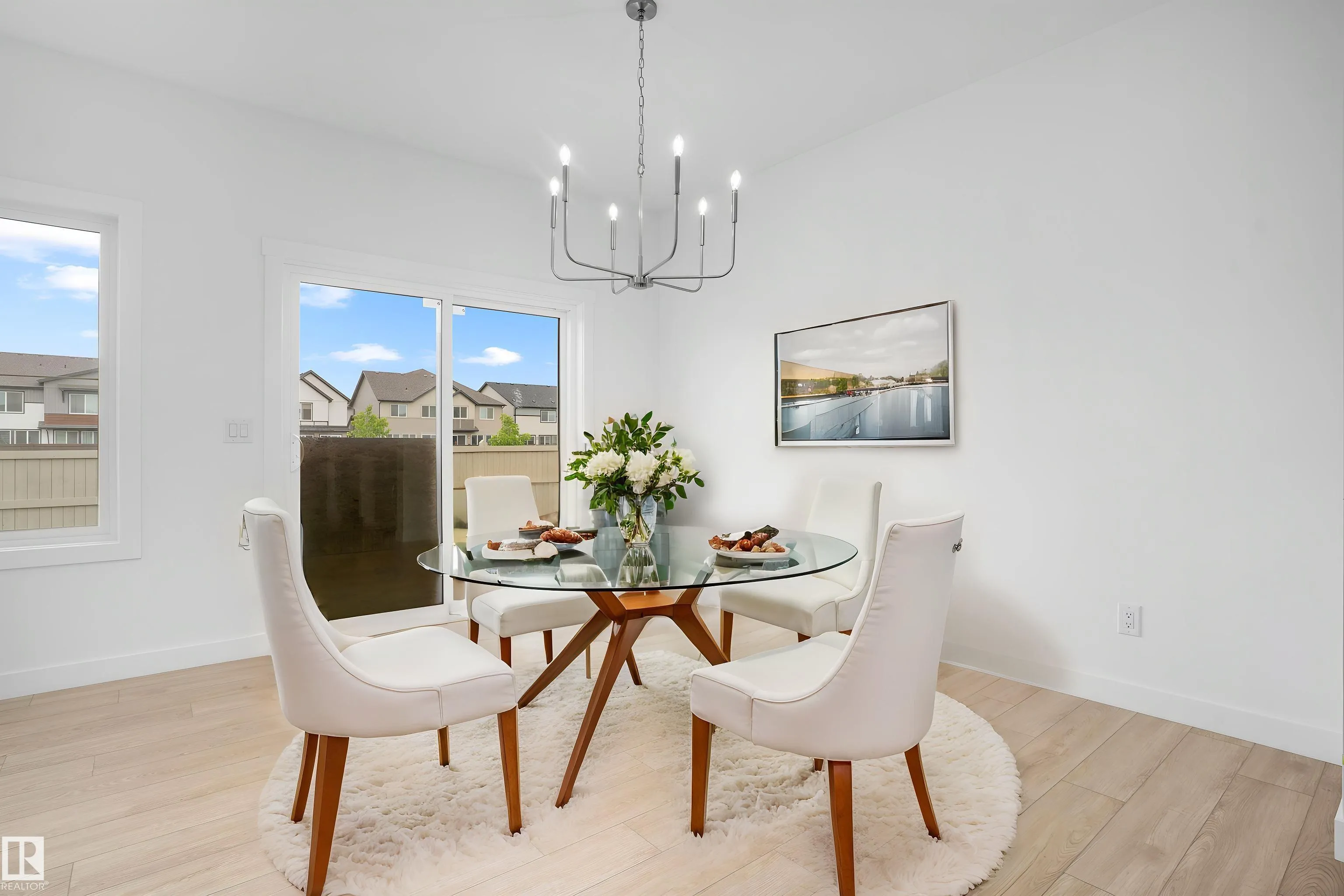 1058 CRISTALL Crescent