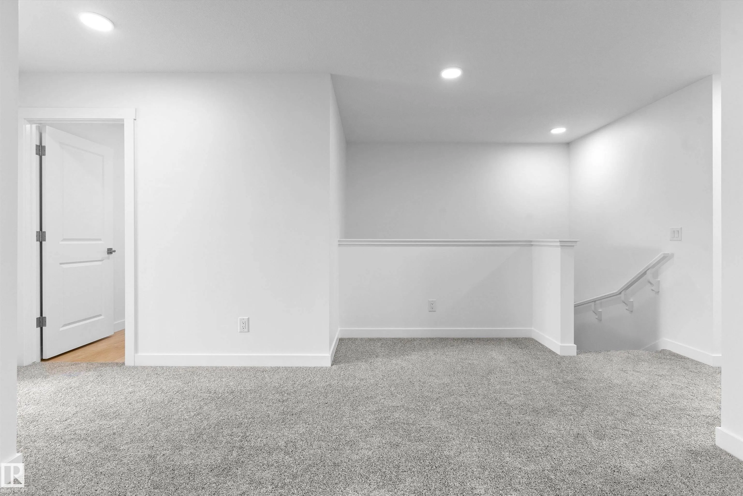 1058 CRISTALL Crescent