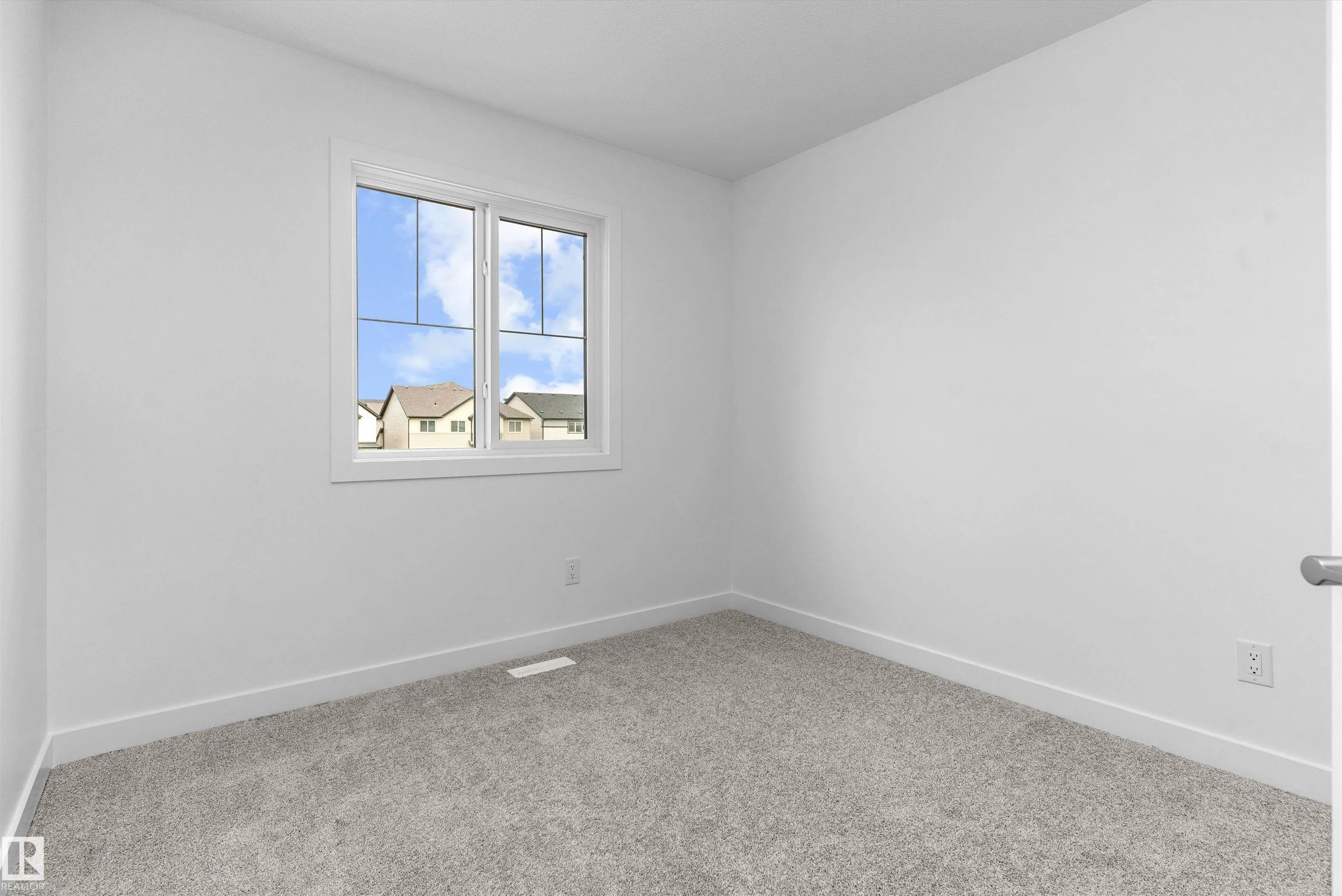 1058 CRISTALL Crescent