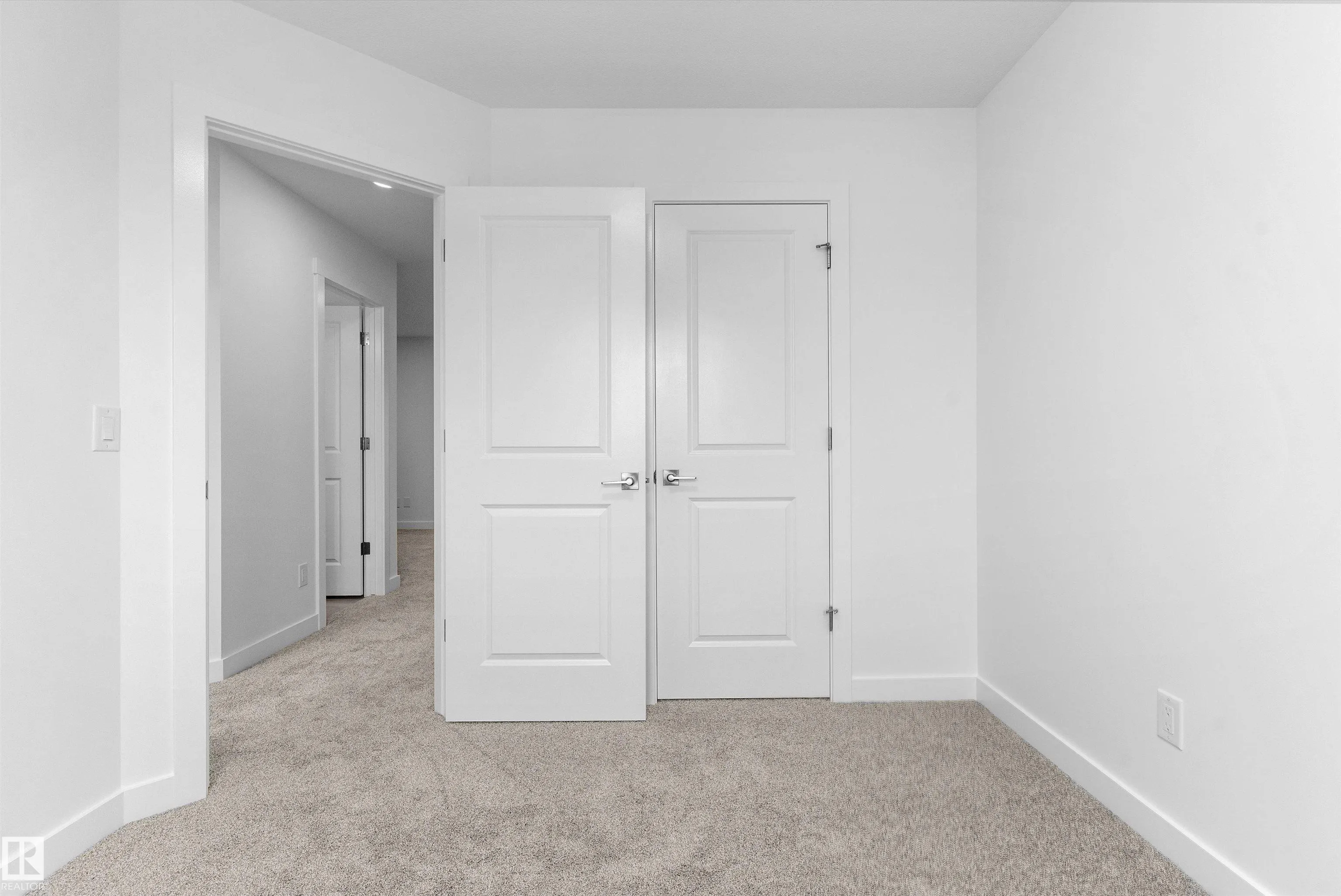 1058 CRISTALL Crescent
