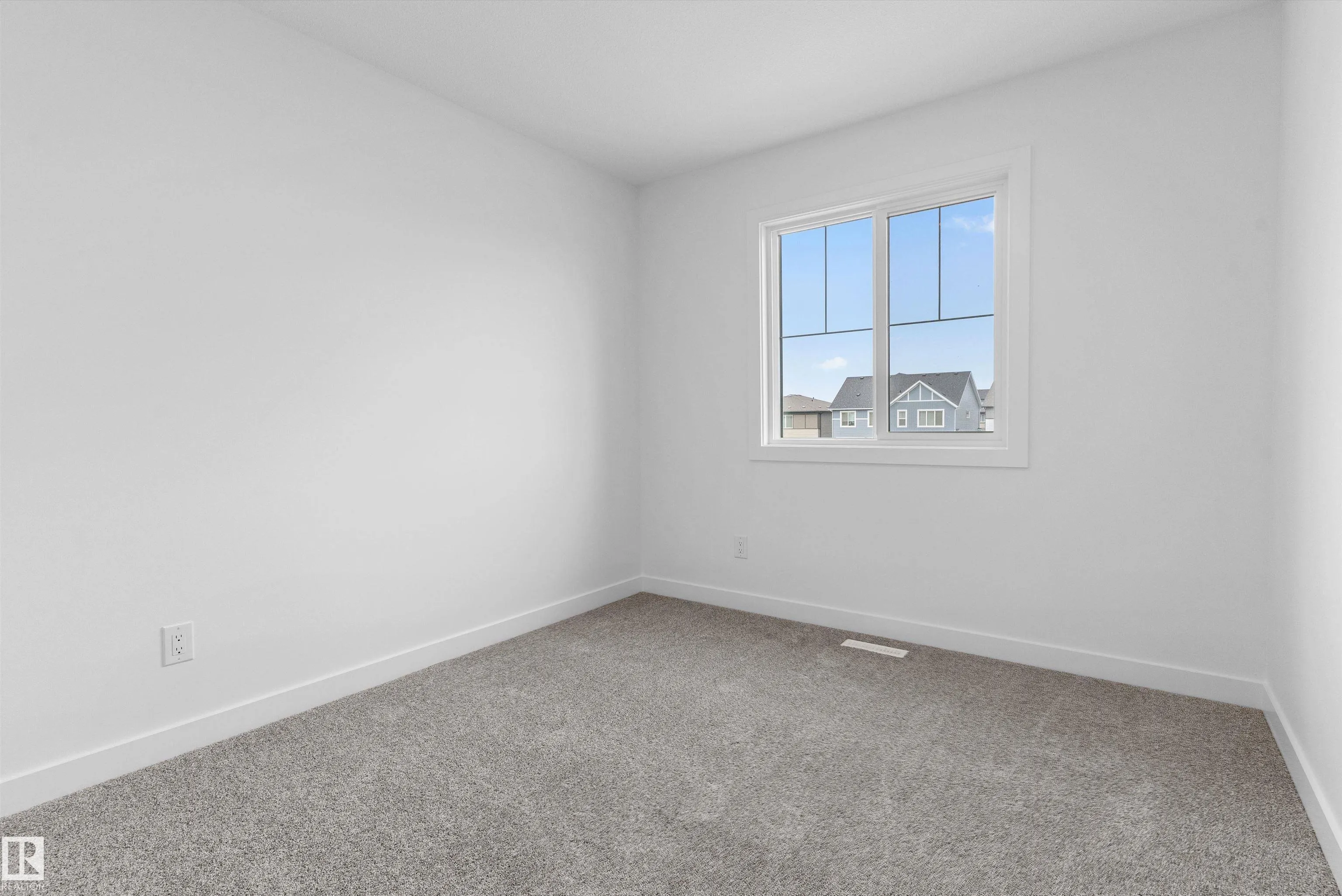 1058 CRISTALL Crescent