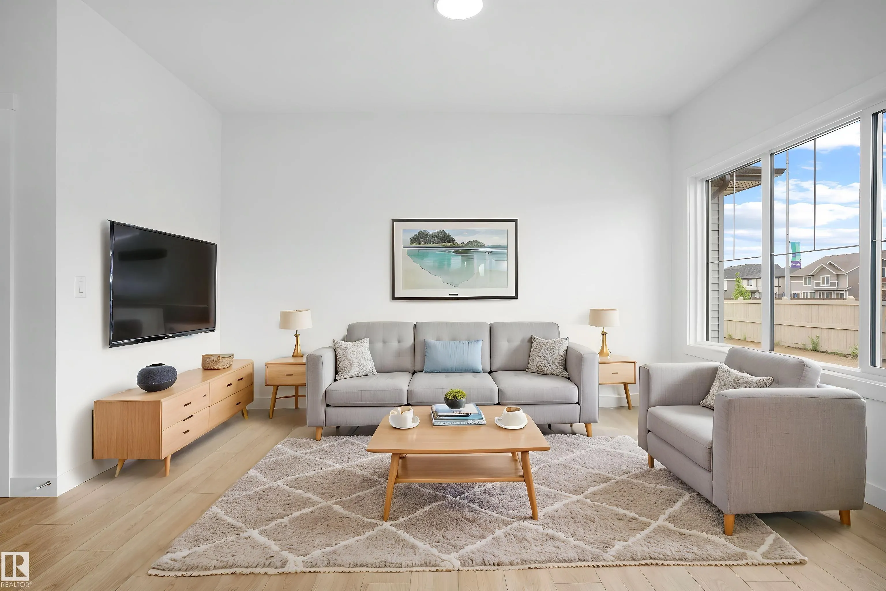 1058 CRISTALL Crescent