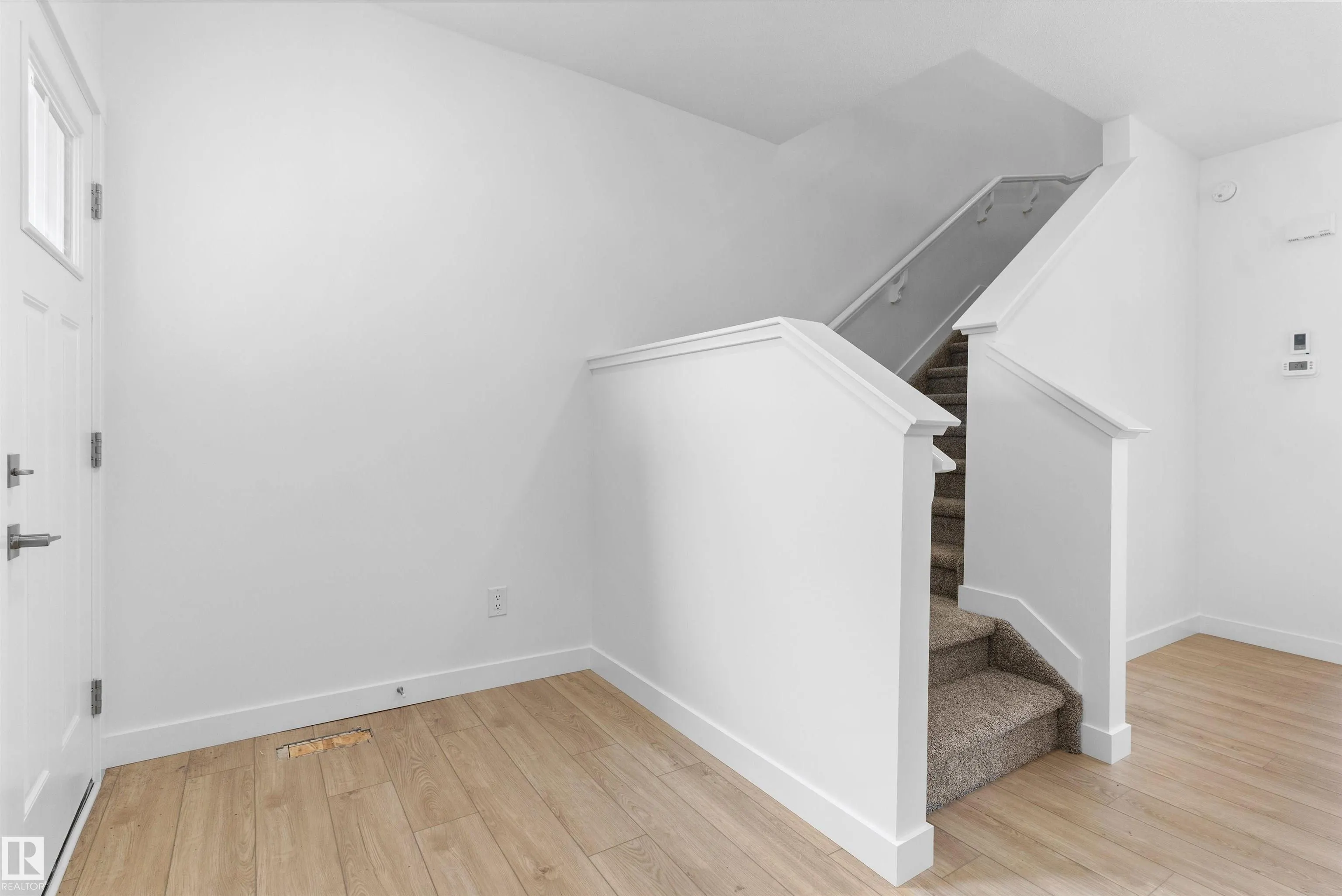 1058 CRISTALL Crescent