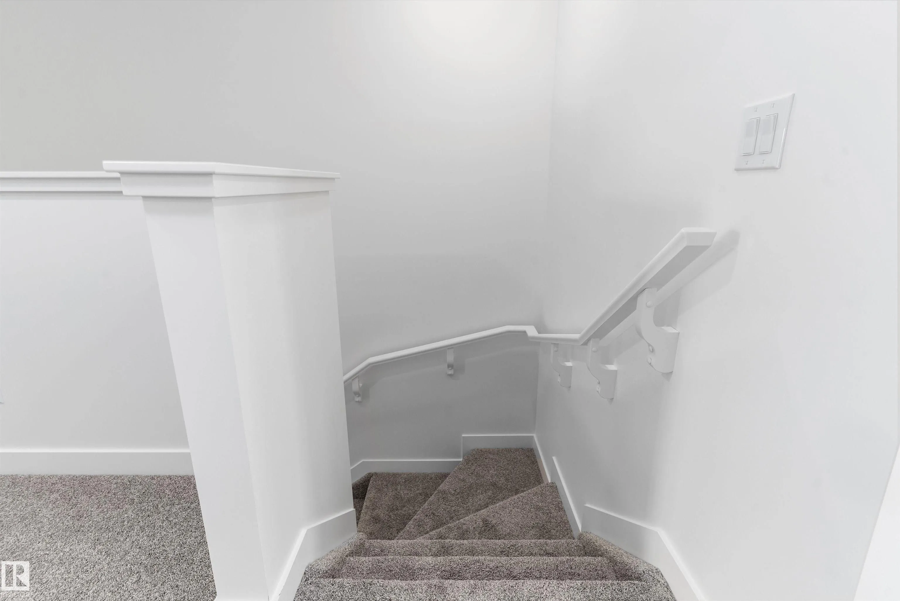 1058 CRISTALL Crescent