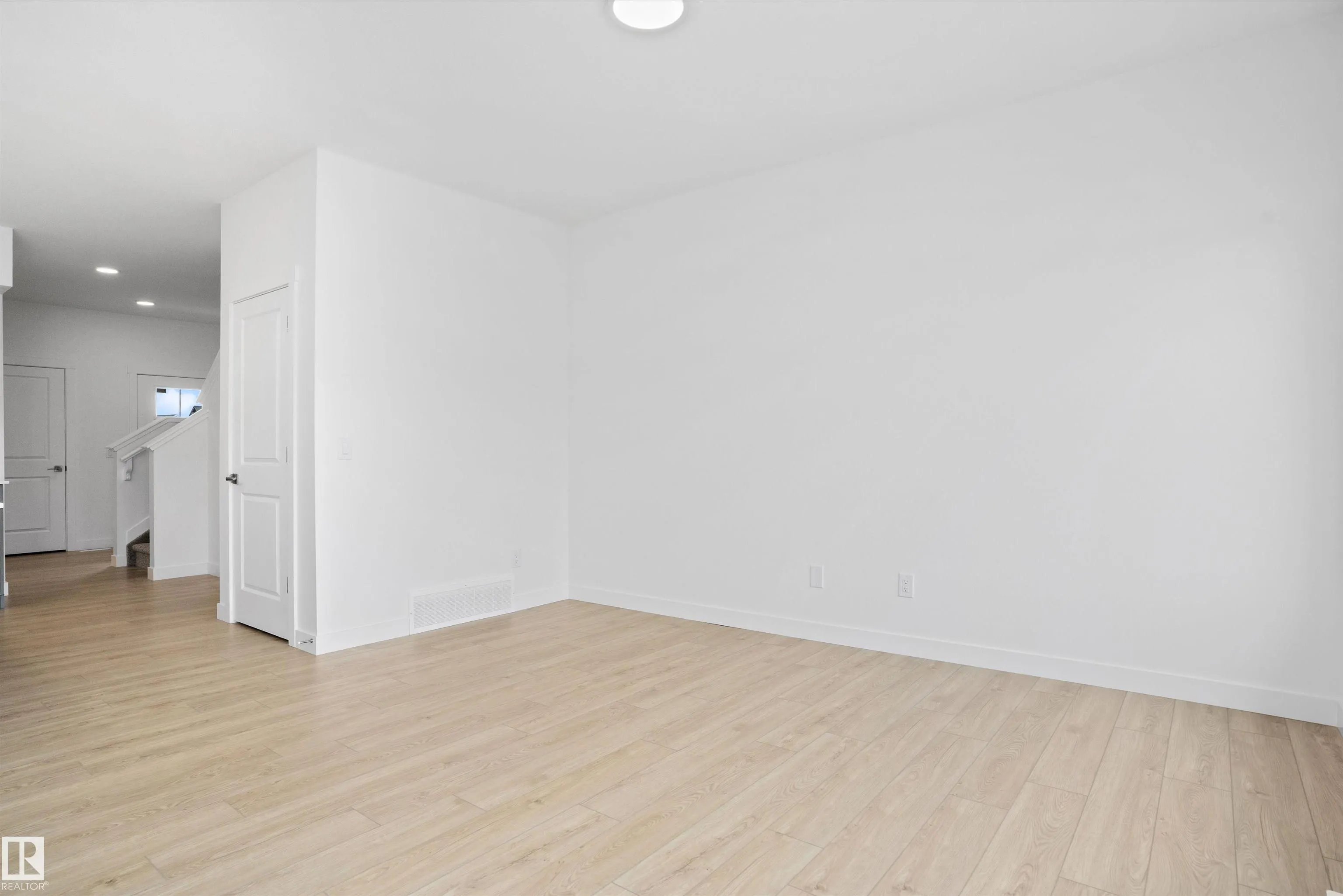 1058 CRISTALL Crescent
