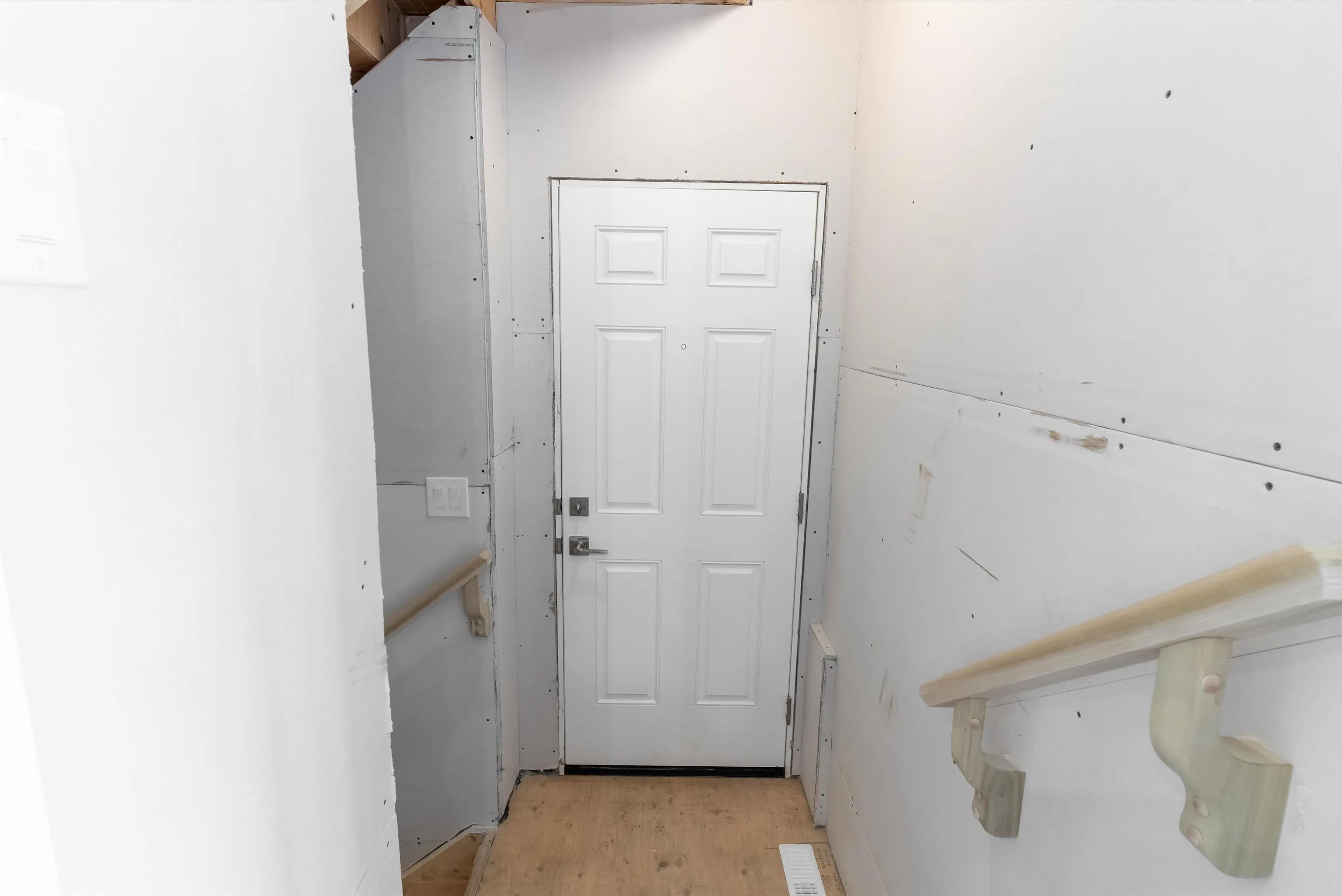 1058 CRISTALL Crescent
