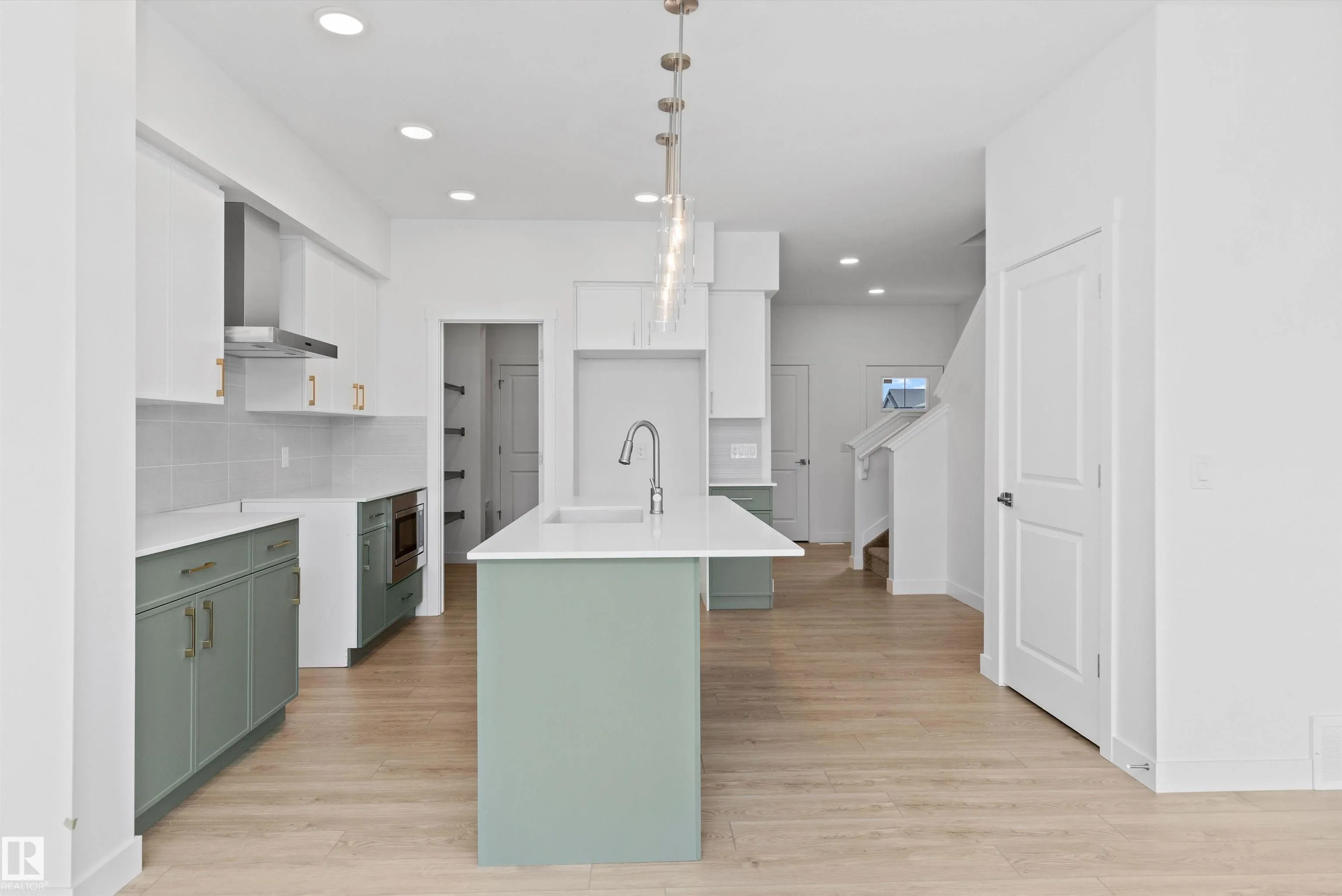 1058 CRISTALL Crescent