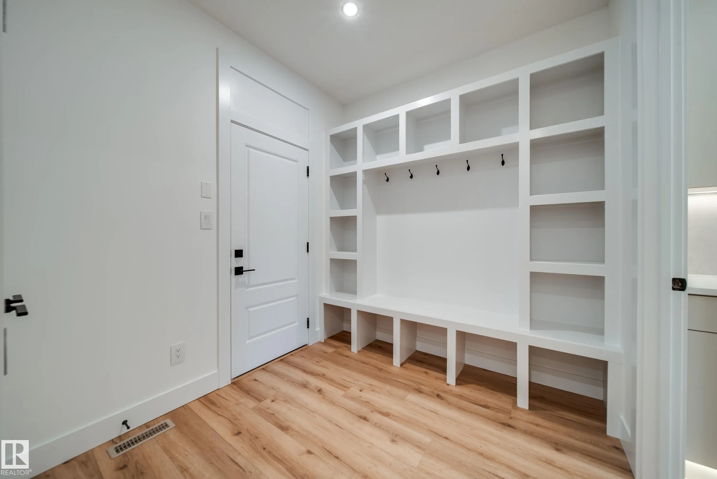 3142 Magpie Way