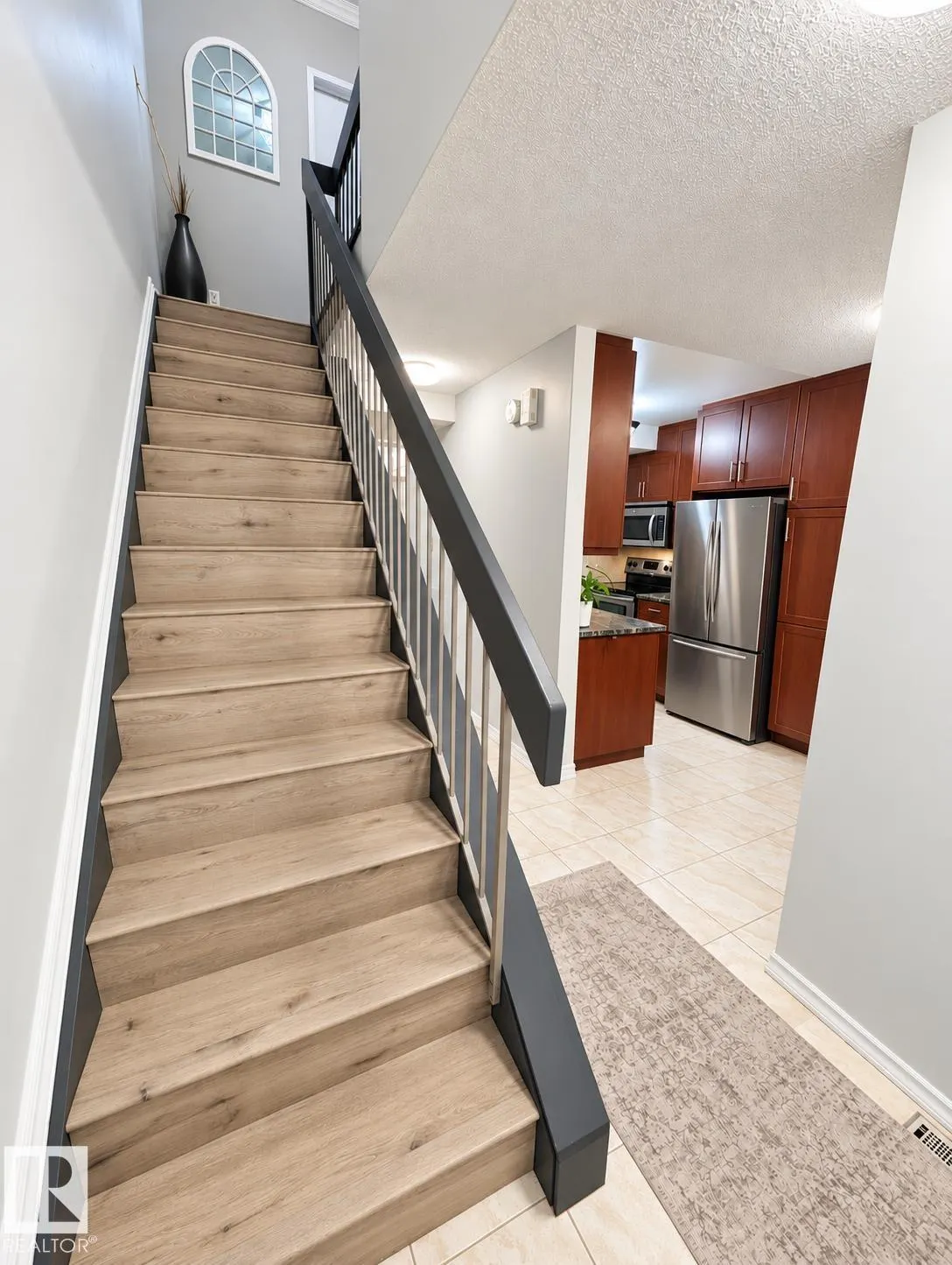 12034 25 Ave