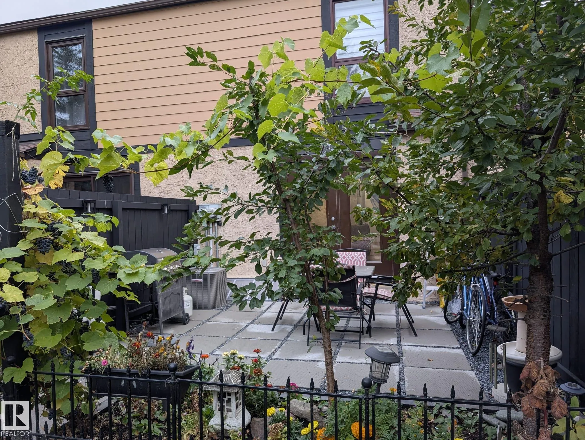 12034 25 Ave