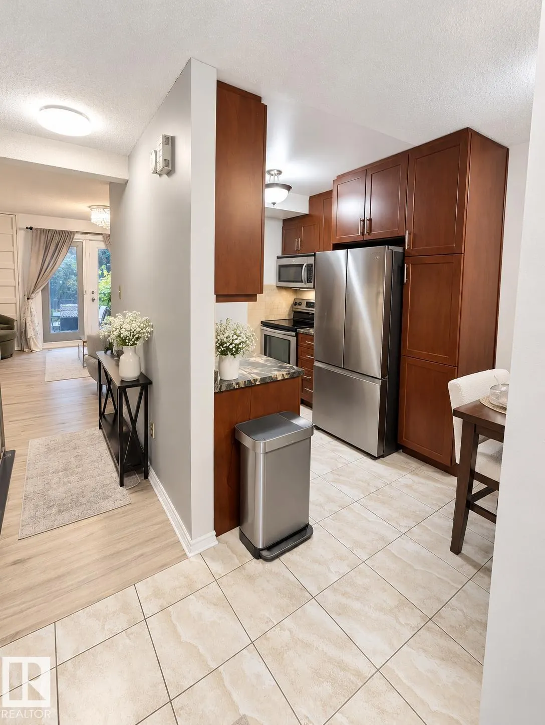 12034 25 Ave