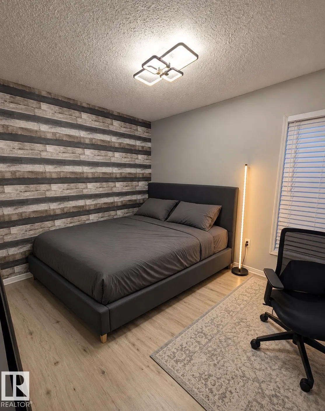 12034 25 Ave
